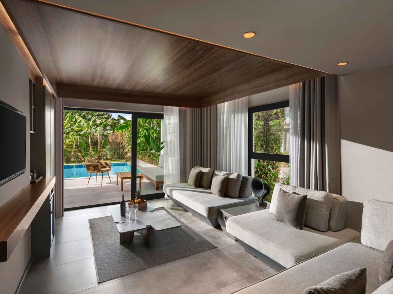 Wohnbeispiel Family Suite Land View Swim-Up