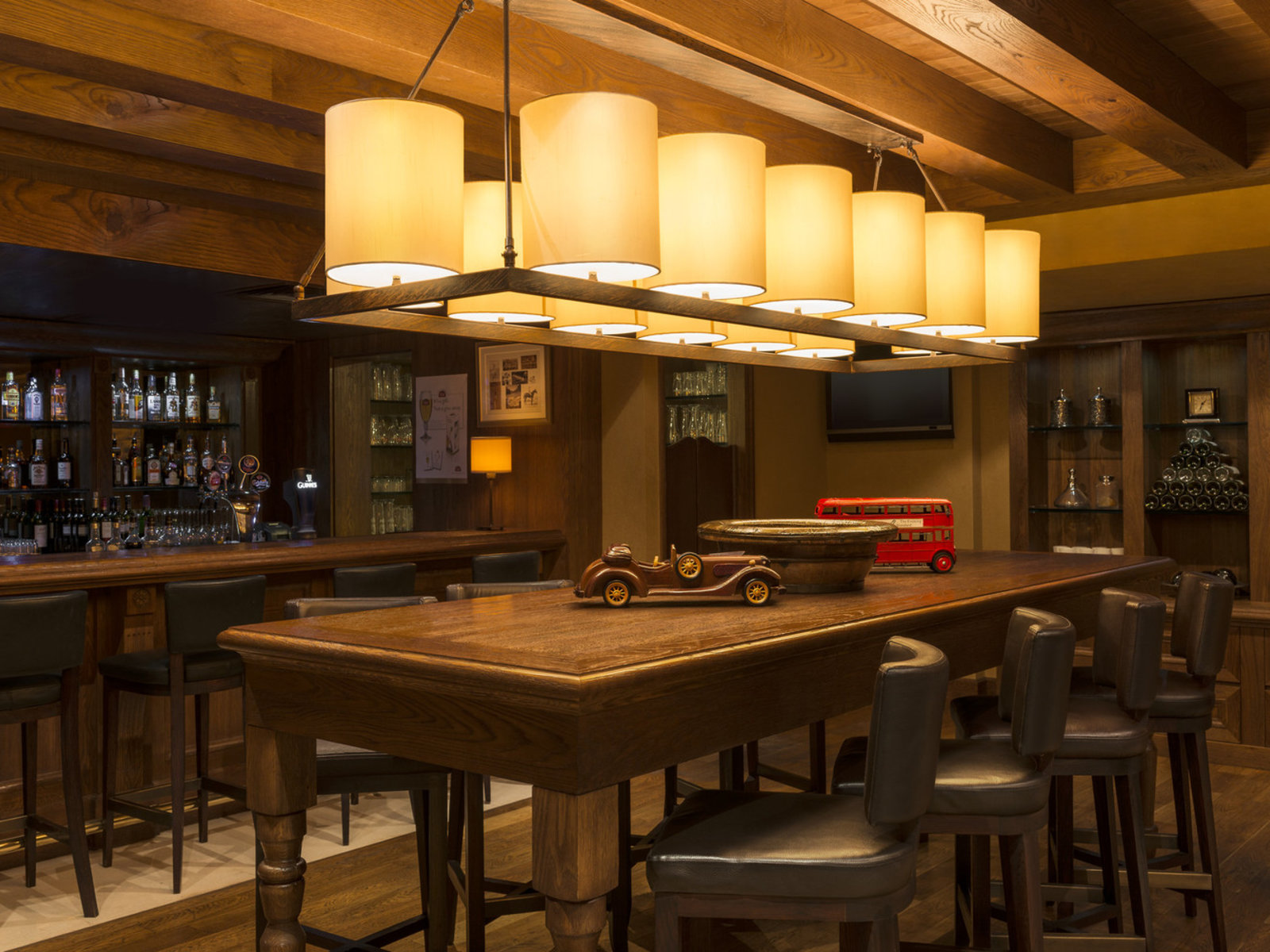 Charlie's Pub & Restaurant