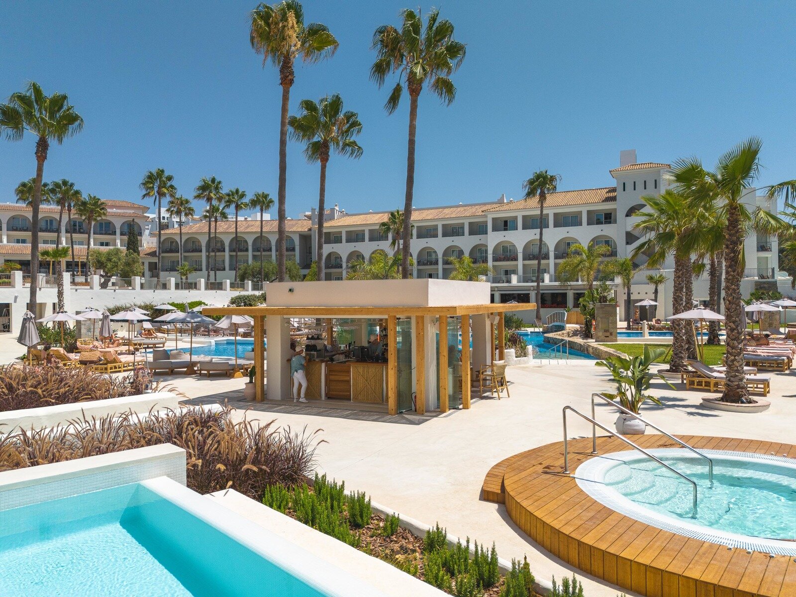 SIESTA CHILL & SUN POOL BAR
