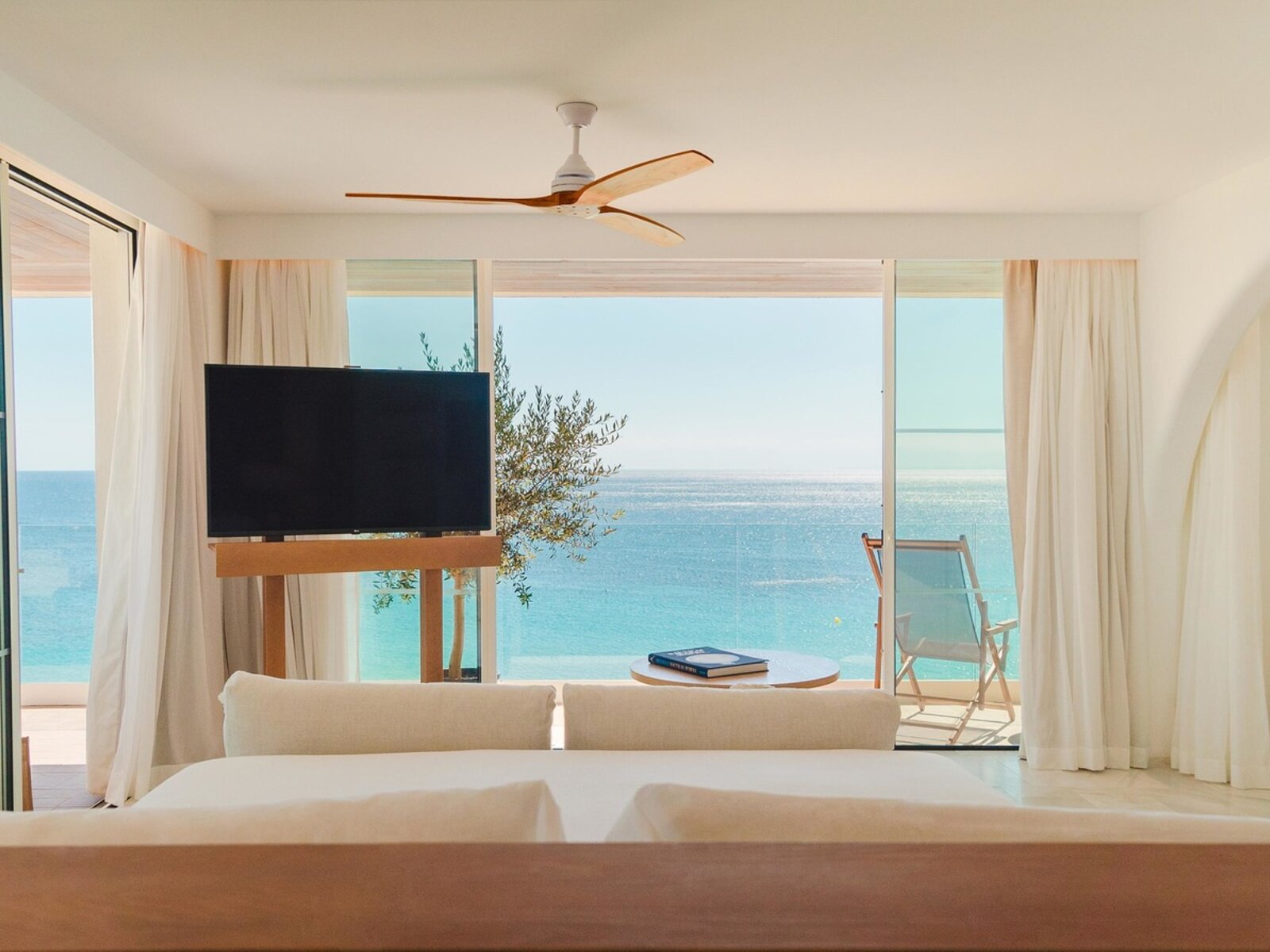 Wohnbeispiel Ocean Suite Sea View with Terrace and Tub