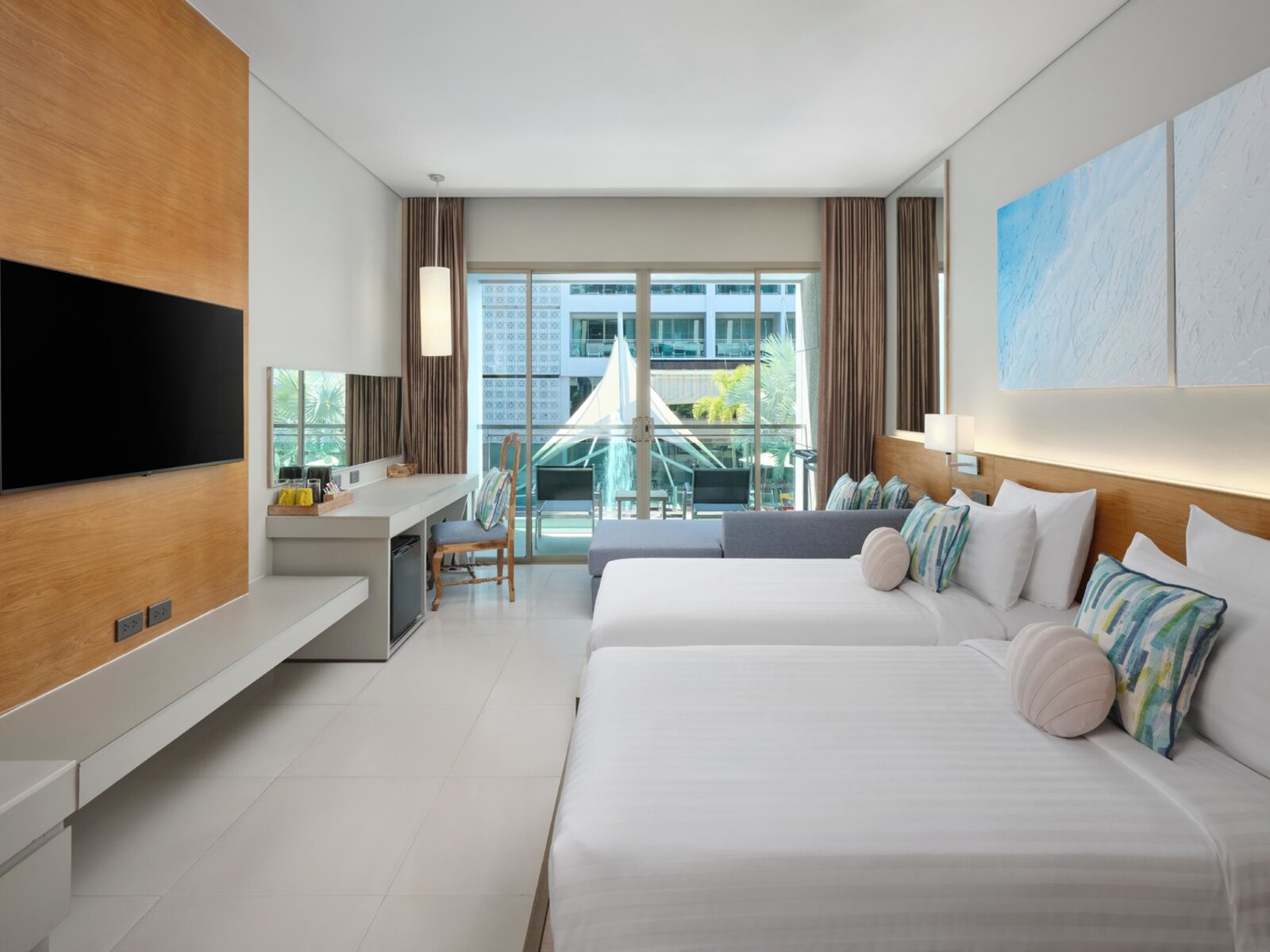 Wohnbeispiel Deluxe Pool View Room