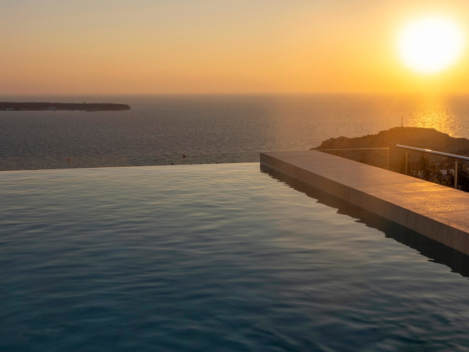 Wohnbeispiel Sunset  Sea View Suite with Pool