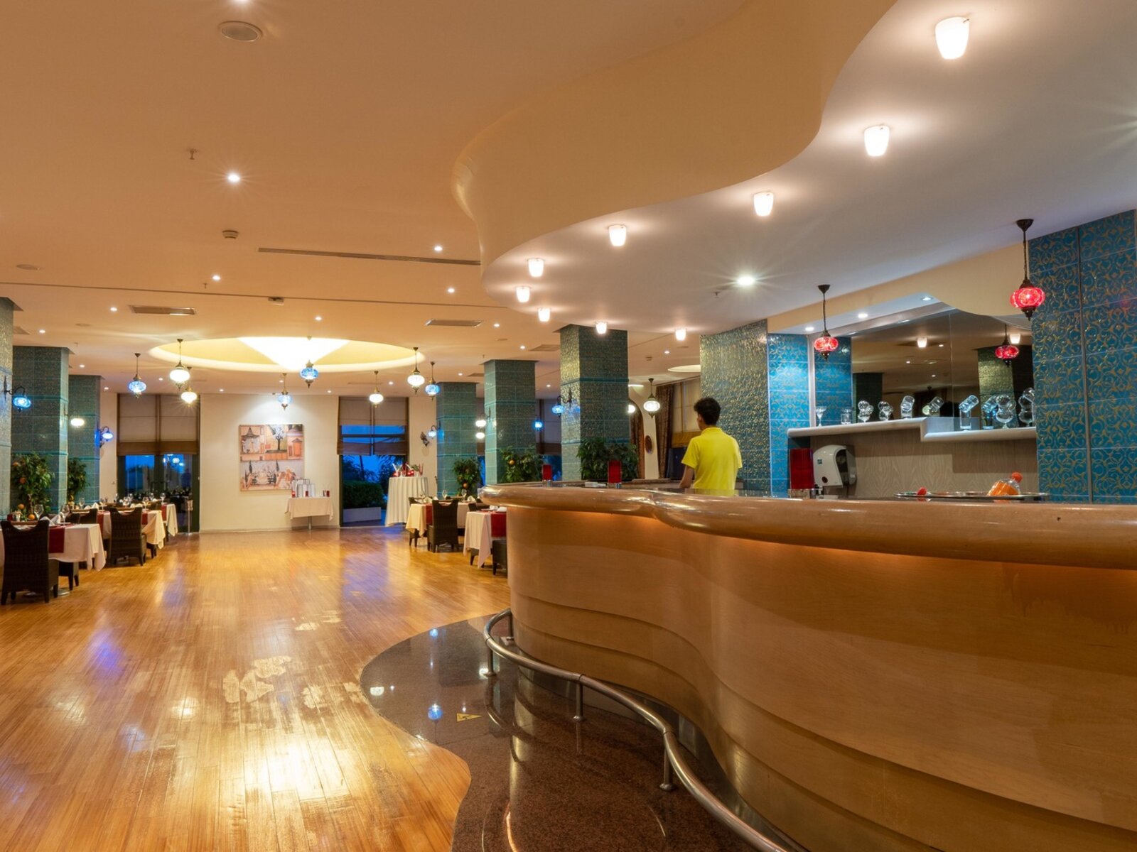 LOBBY BAR