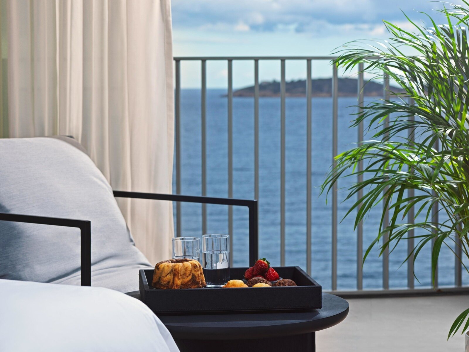 Wohnbeispiel Deluxe Superior Front Sea View with balcony