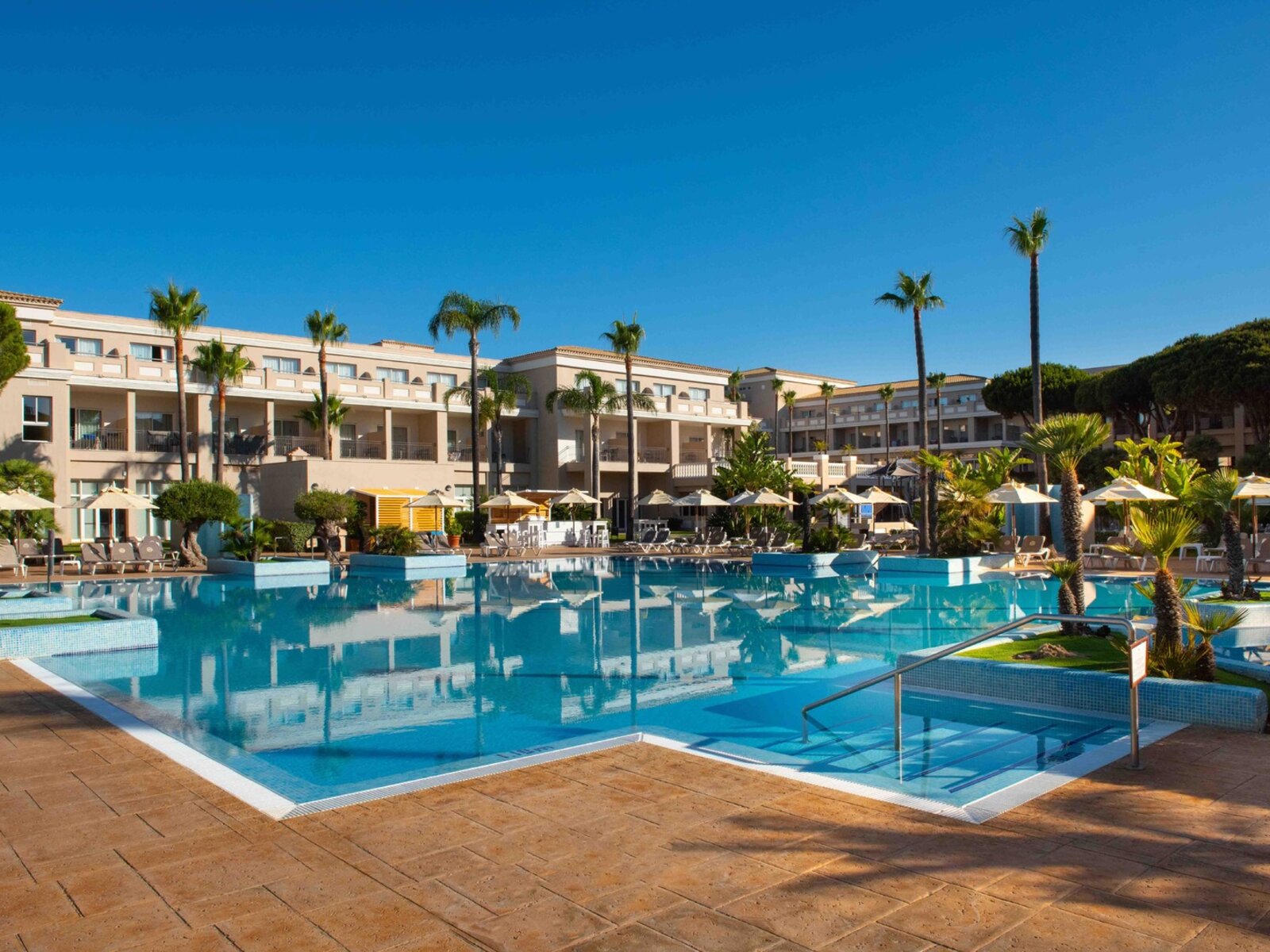 PISCINA LEVANTE