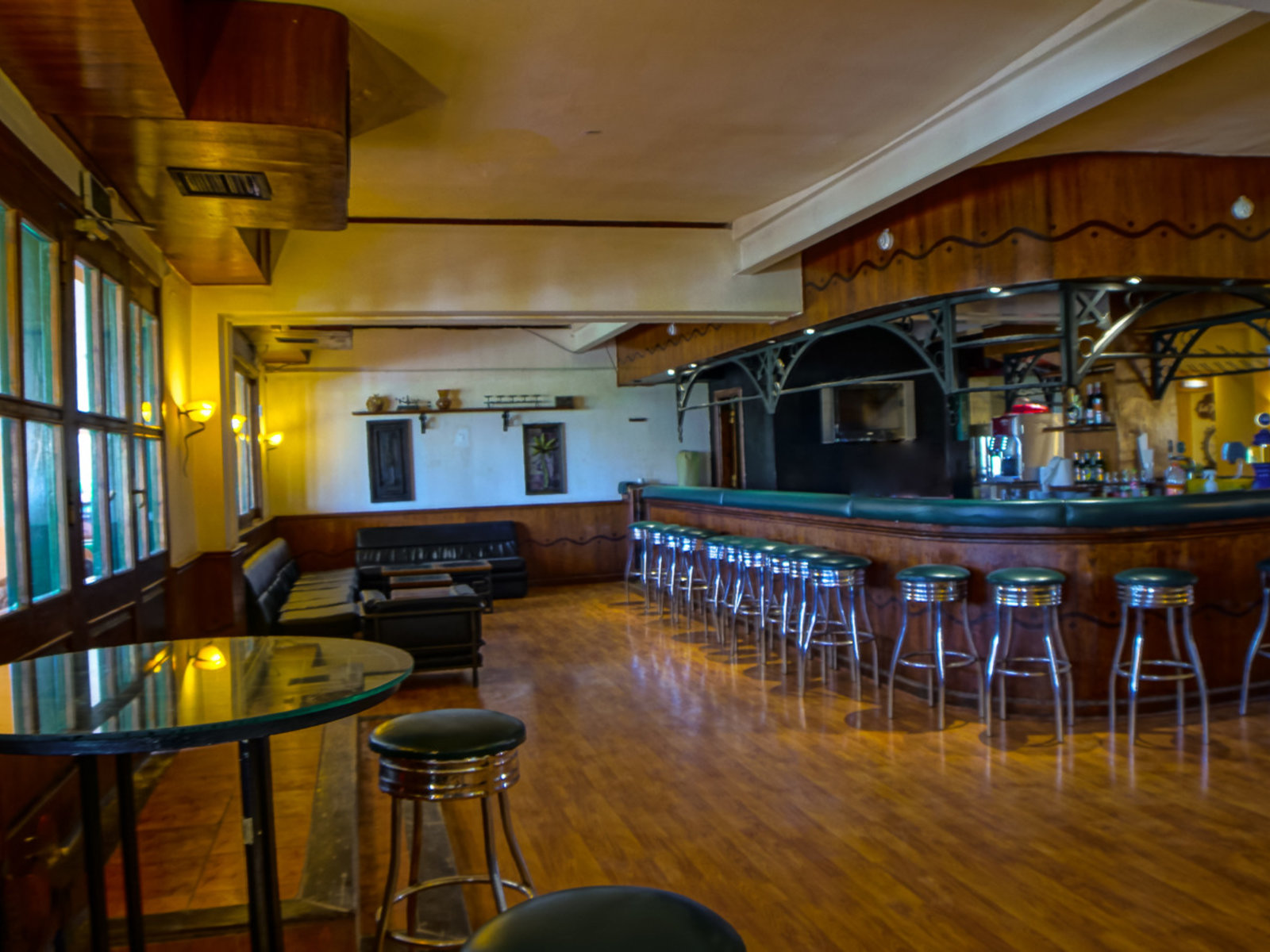 Roxy bar