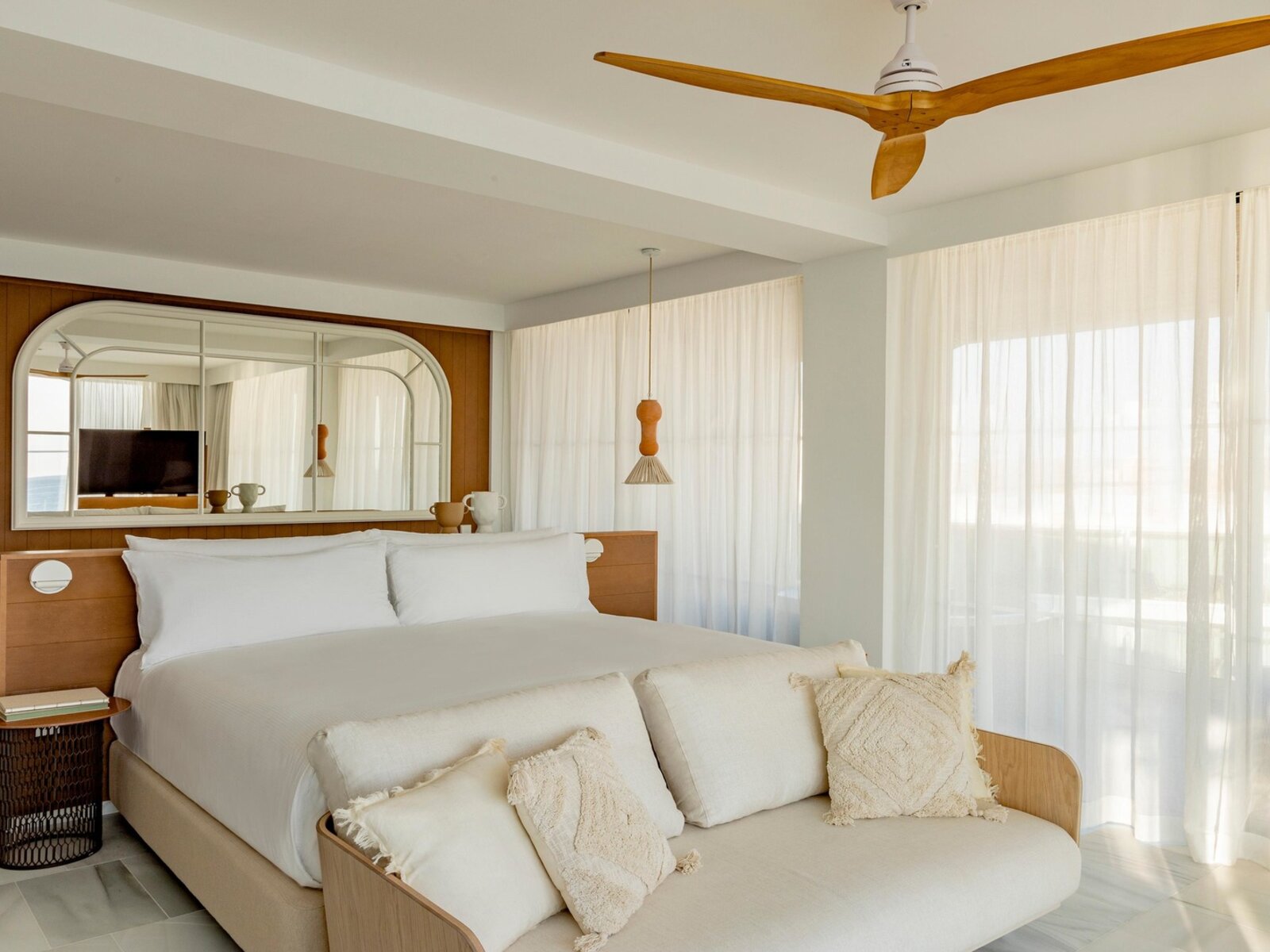 Wohnbeispiel Ocean Suite Sea View with Terrace and Tub