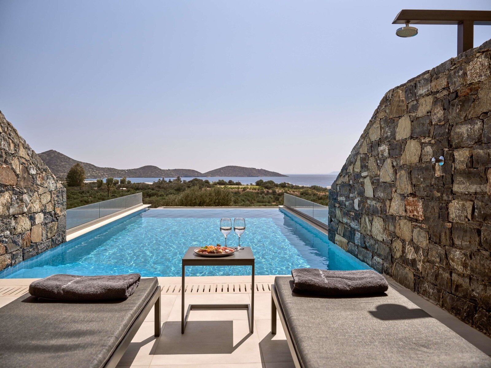 Wohnbeispiel Deluxe Infinity suite private pool