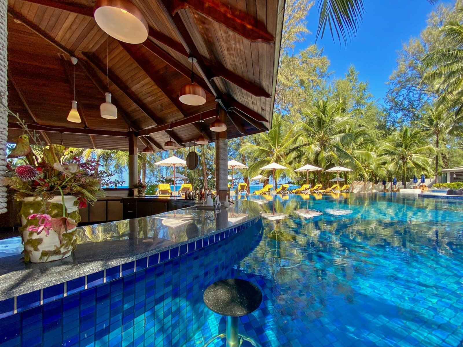 Swim-up Pool Bar