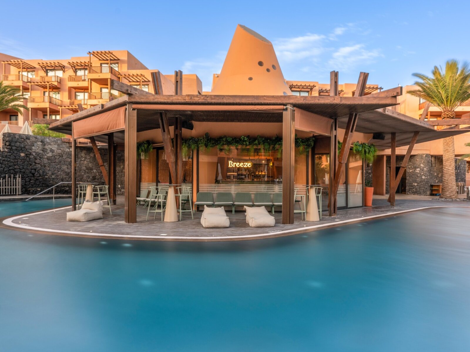 Pool Bar Breeze
