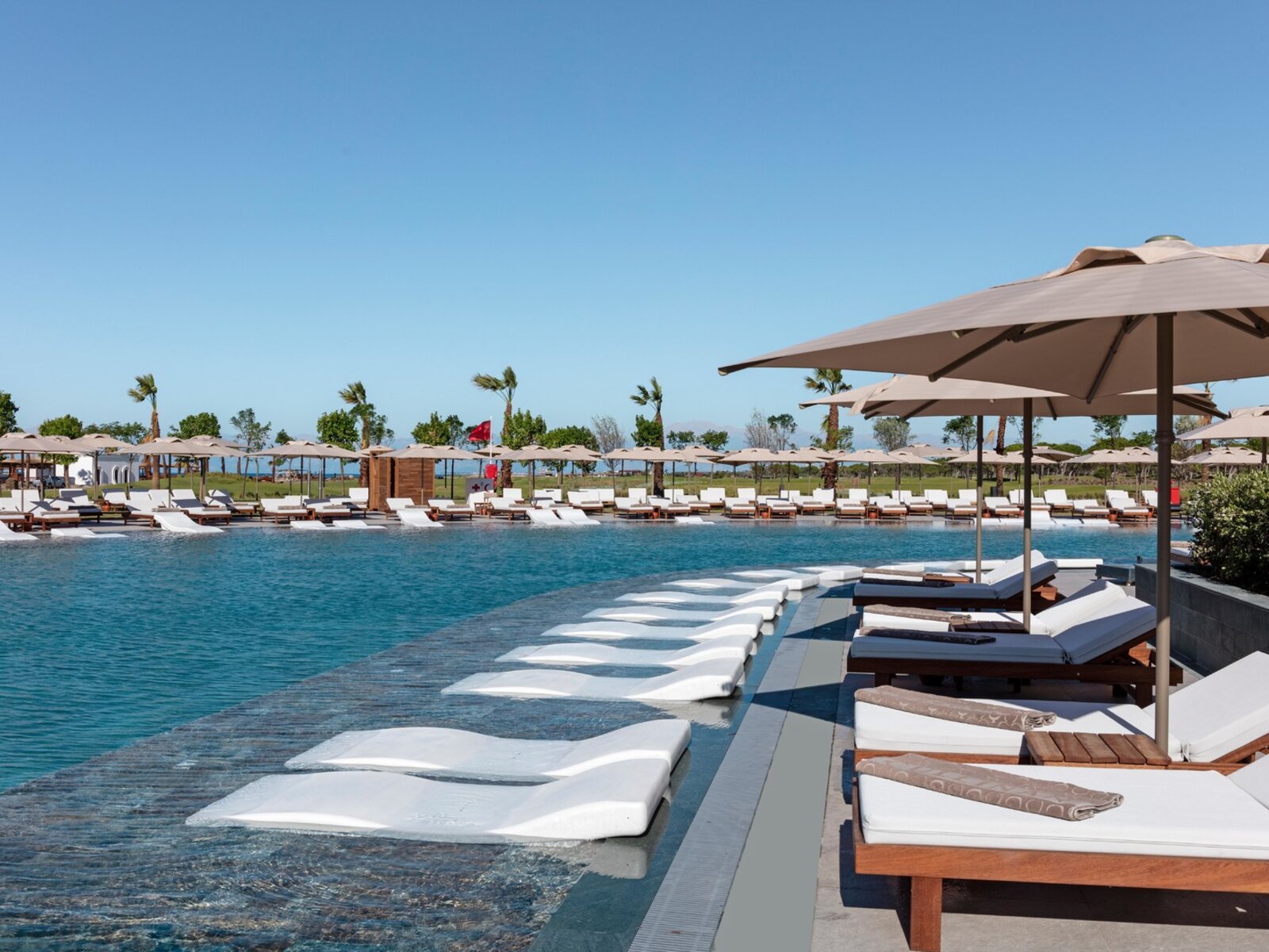 BEACH POOL (L)