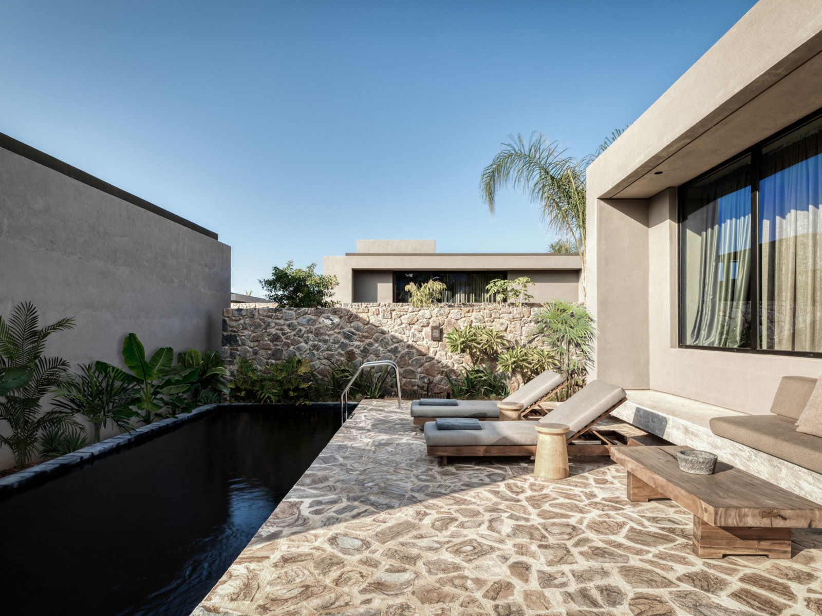 Wohnbeispiel Tropical Open Plan Suite Shared Pool