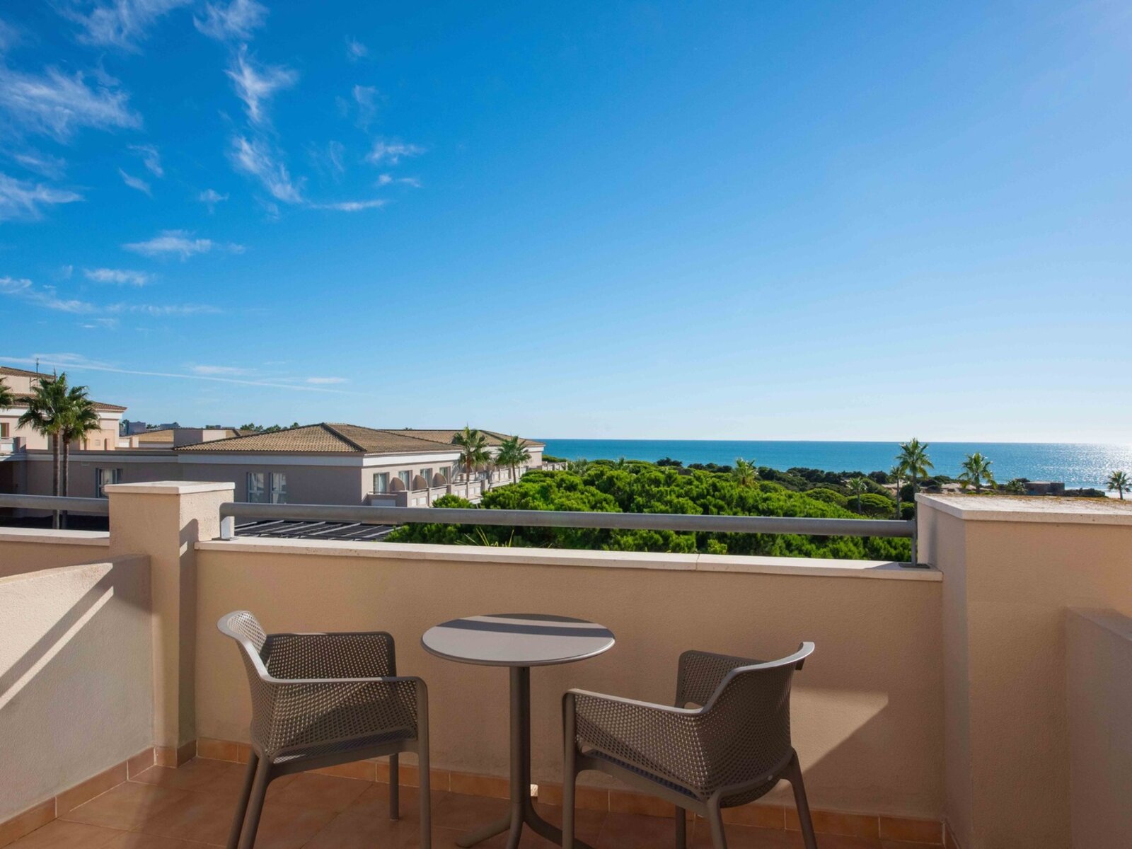 Wohnbeispiel Single with Child Double room standard side sea view