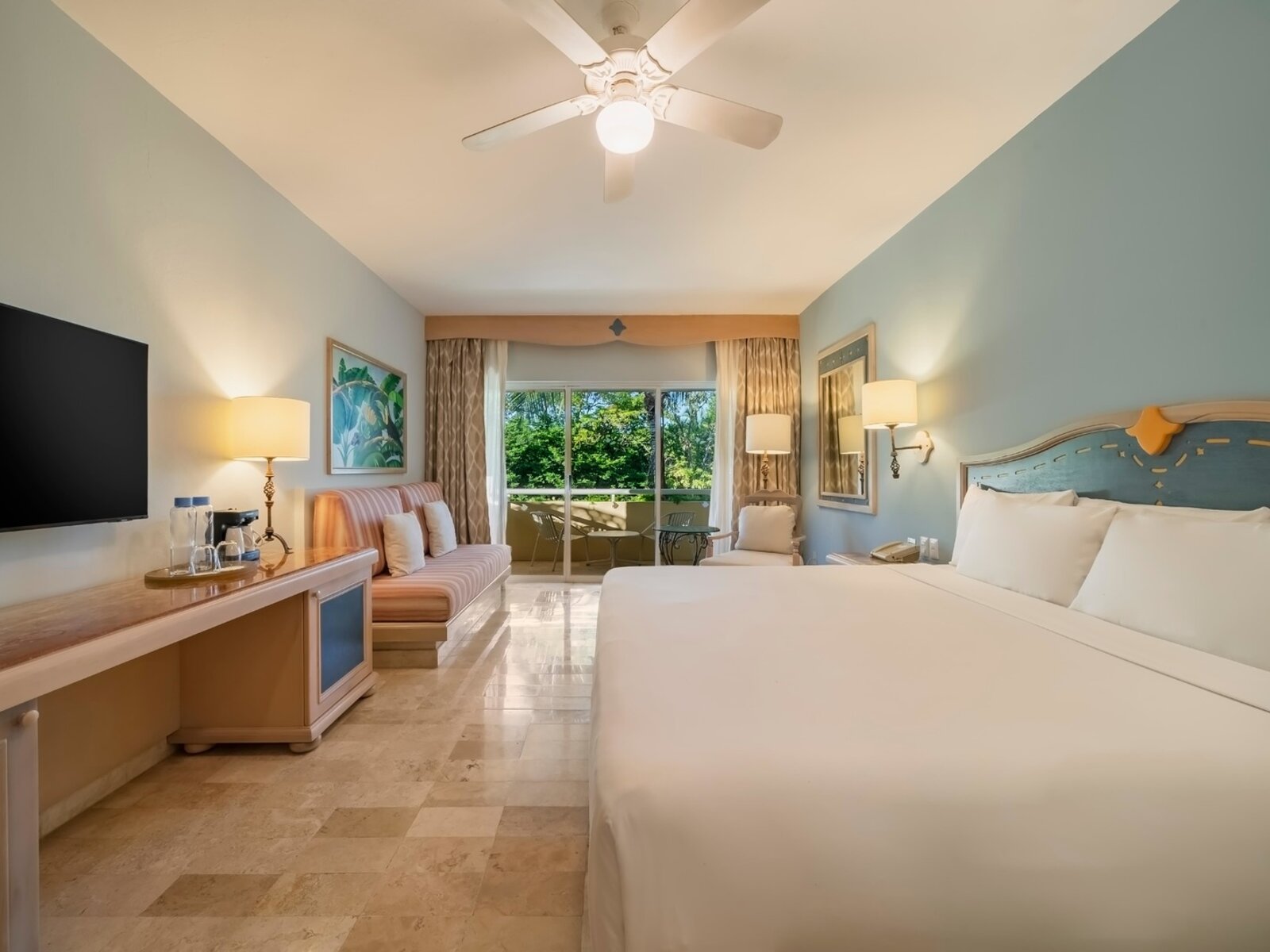 Wohnbeispiel Premium Near Pool Double Room with Balcony or Terrace