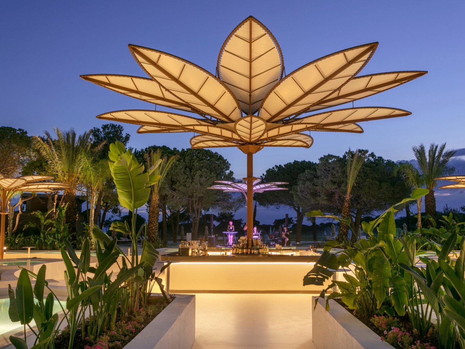 AZURE POOL BAR