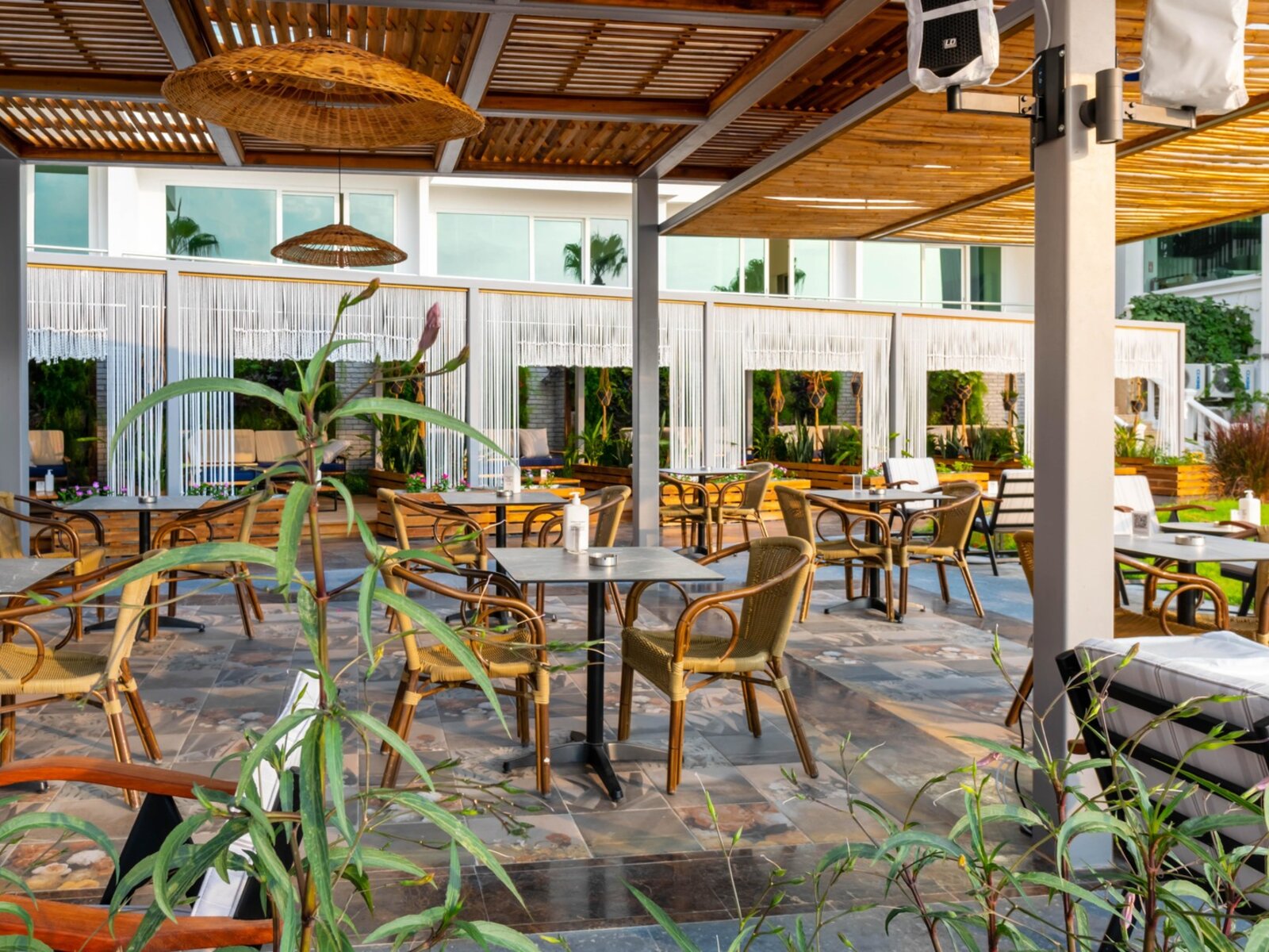 POOL BAR