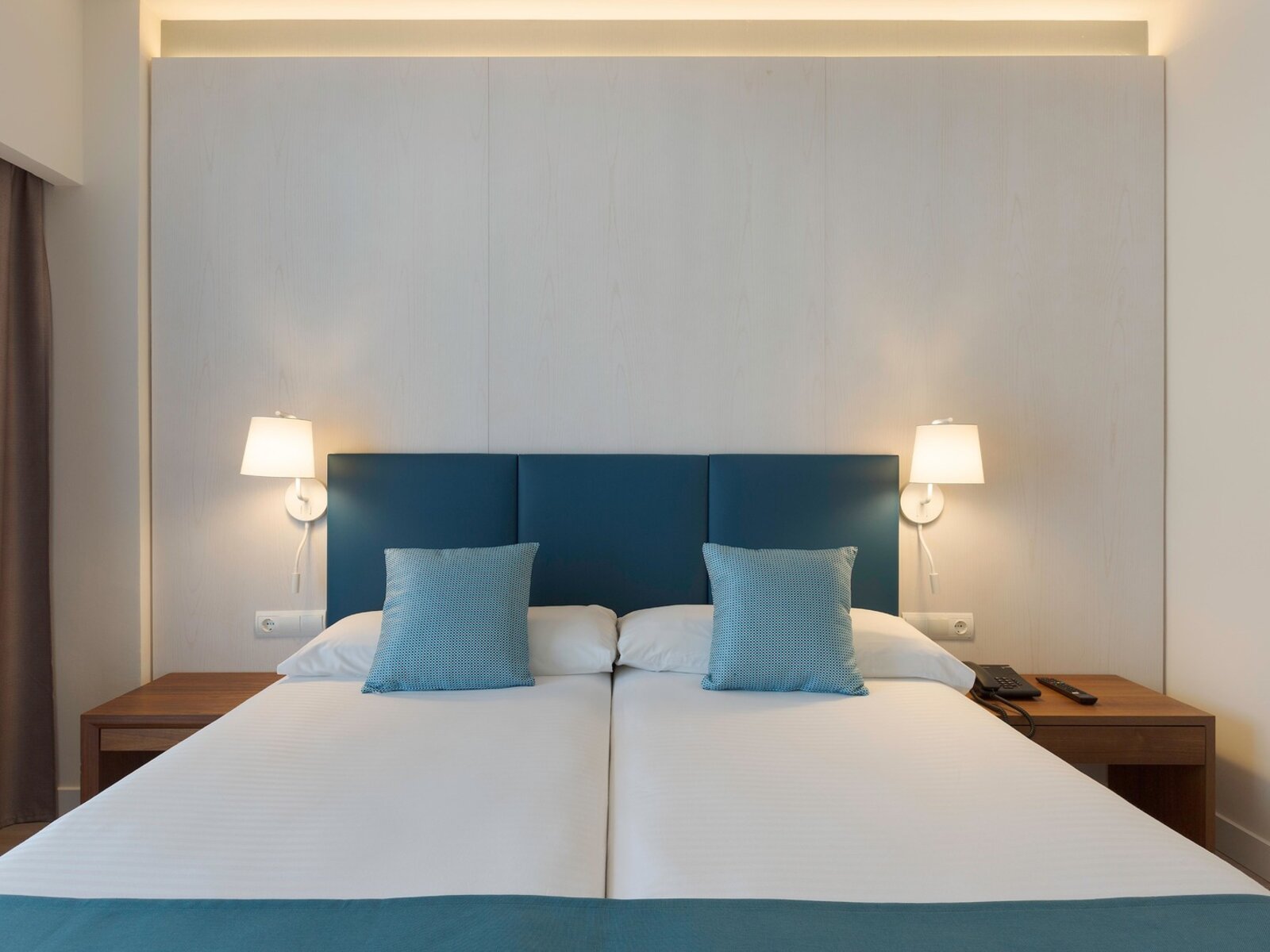DOUBLE SUPERIOR SEA VIEW HIGH FLOOR