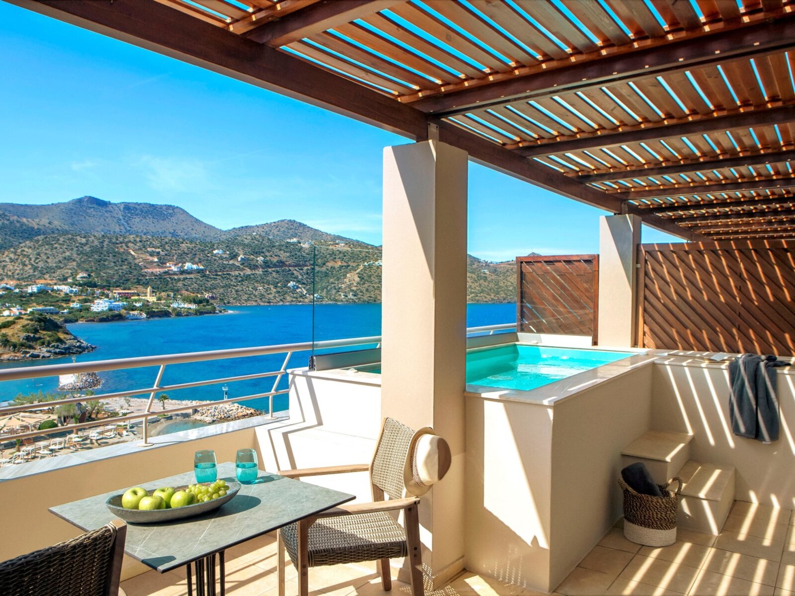 Wohnbeispiel Deluxe Suite Sea View Jetted Pool