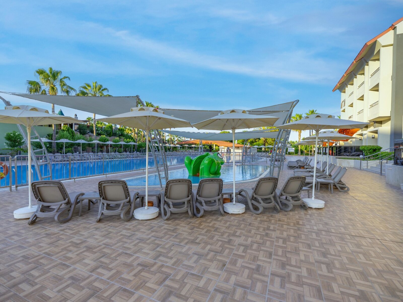 Main children pool