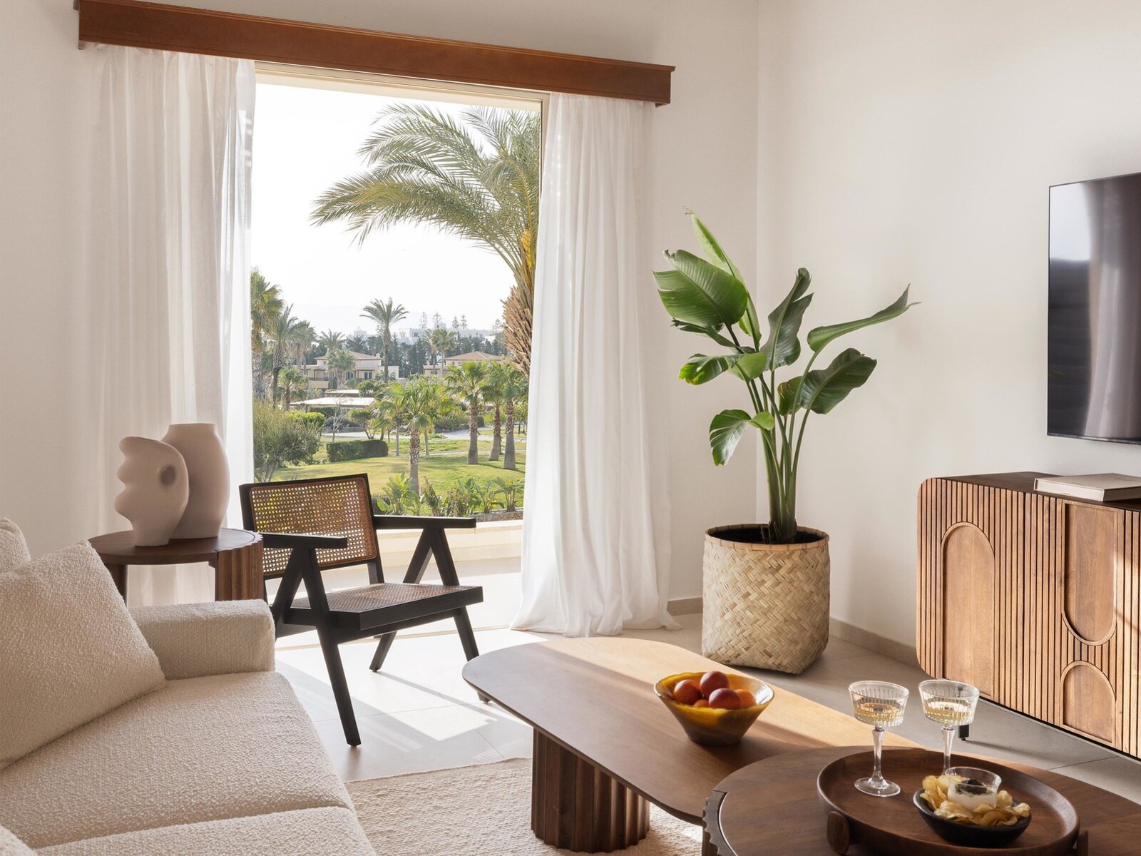 Wohnbeispiel Luxury Family Suite Sharing Pool with Balcony