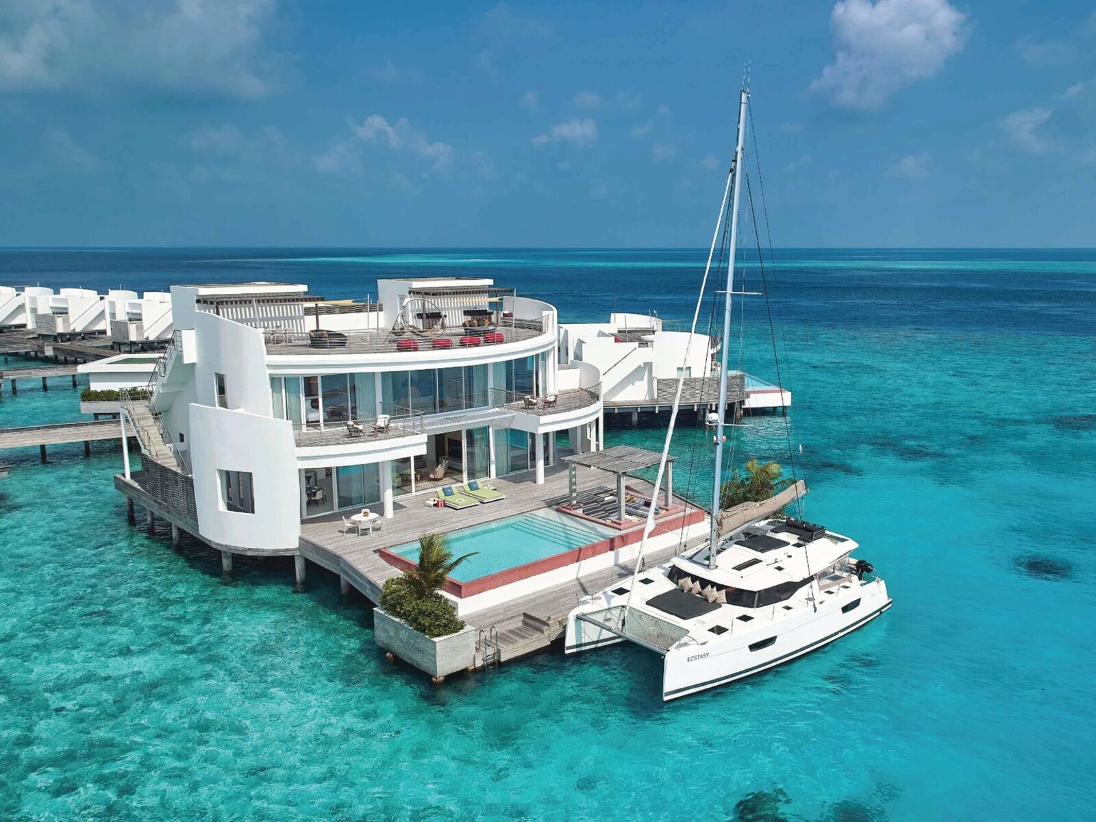 Wohnbeispiel Three Bedroom Water Retreat with Pool