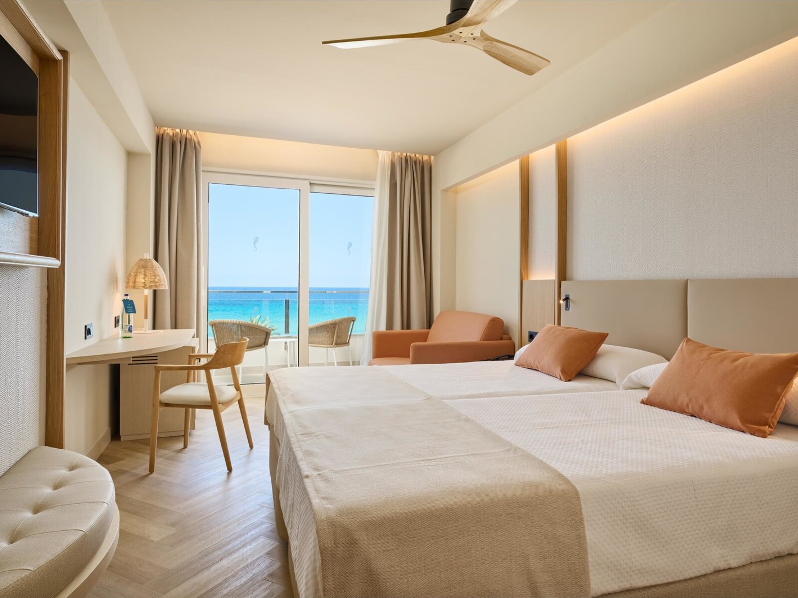 Wohnbeispiel Double direct sea view