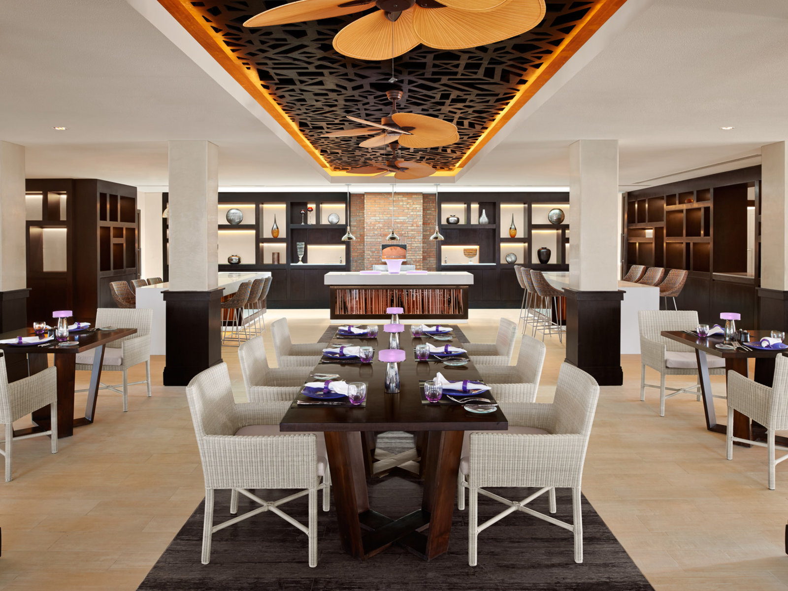 Q Lounge & Restaurant