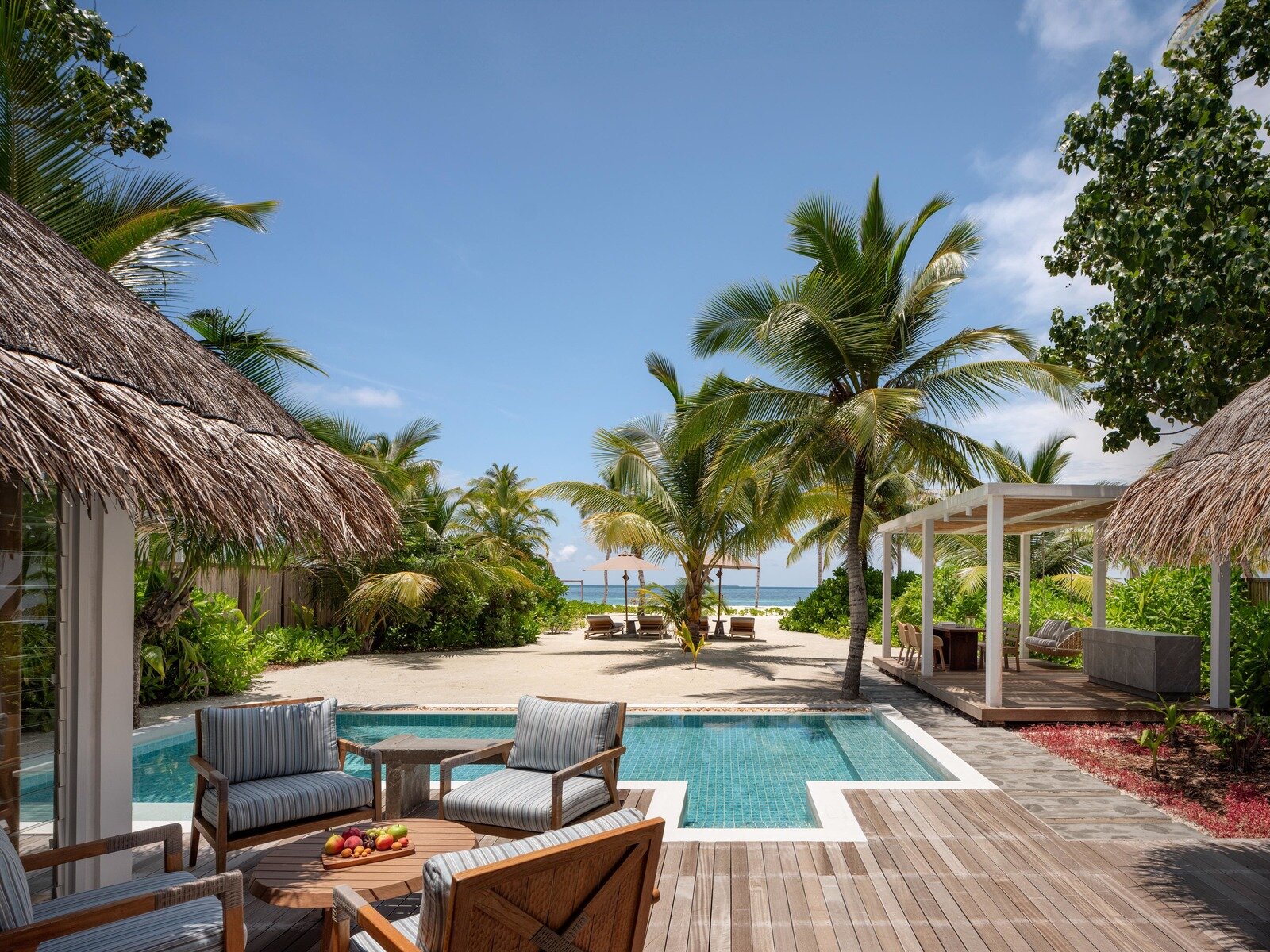 Wohnbeispiel Two Bedroom Beach Suite with Pool