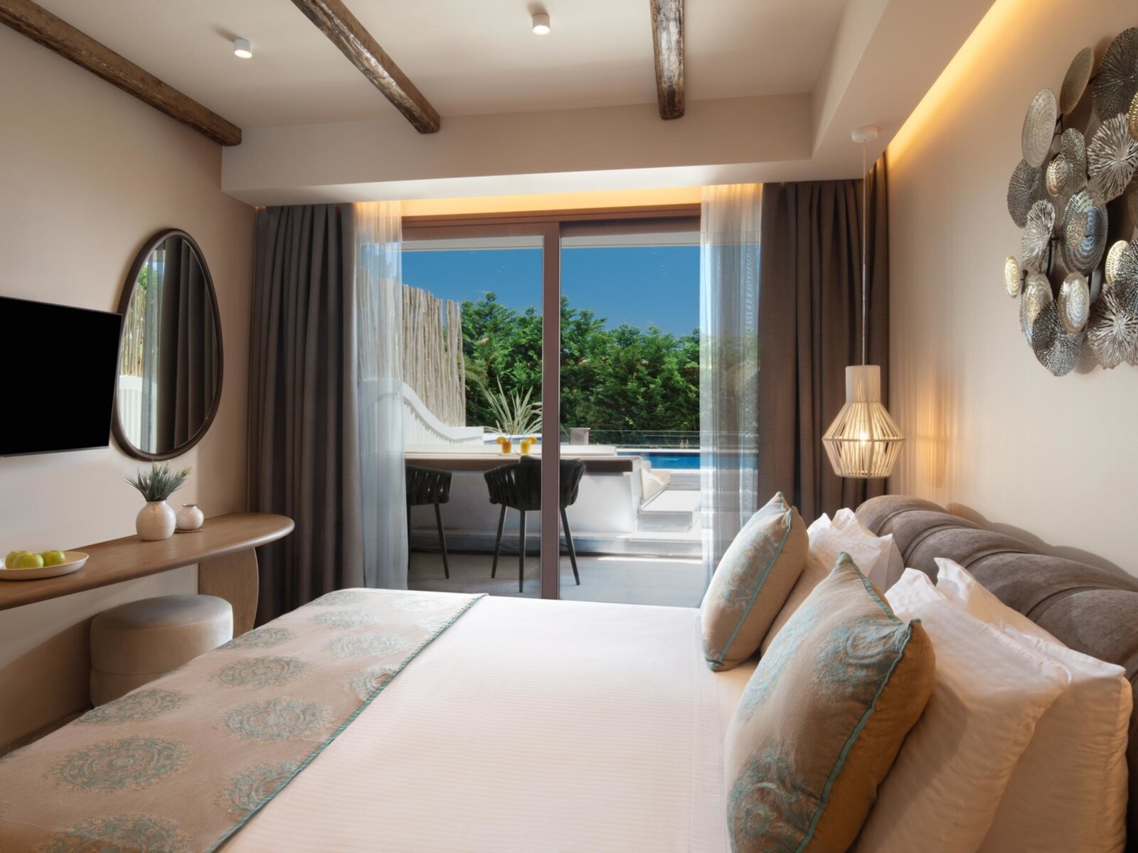 Wohnbeispiel Deluxe Room Sharing Pool