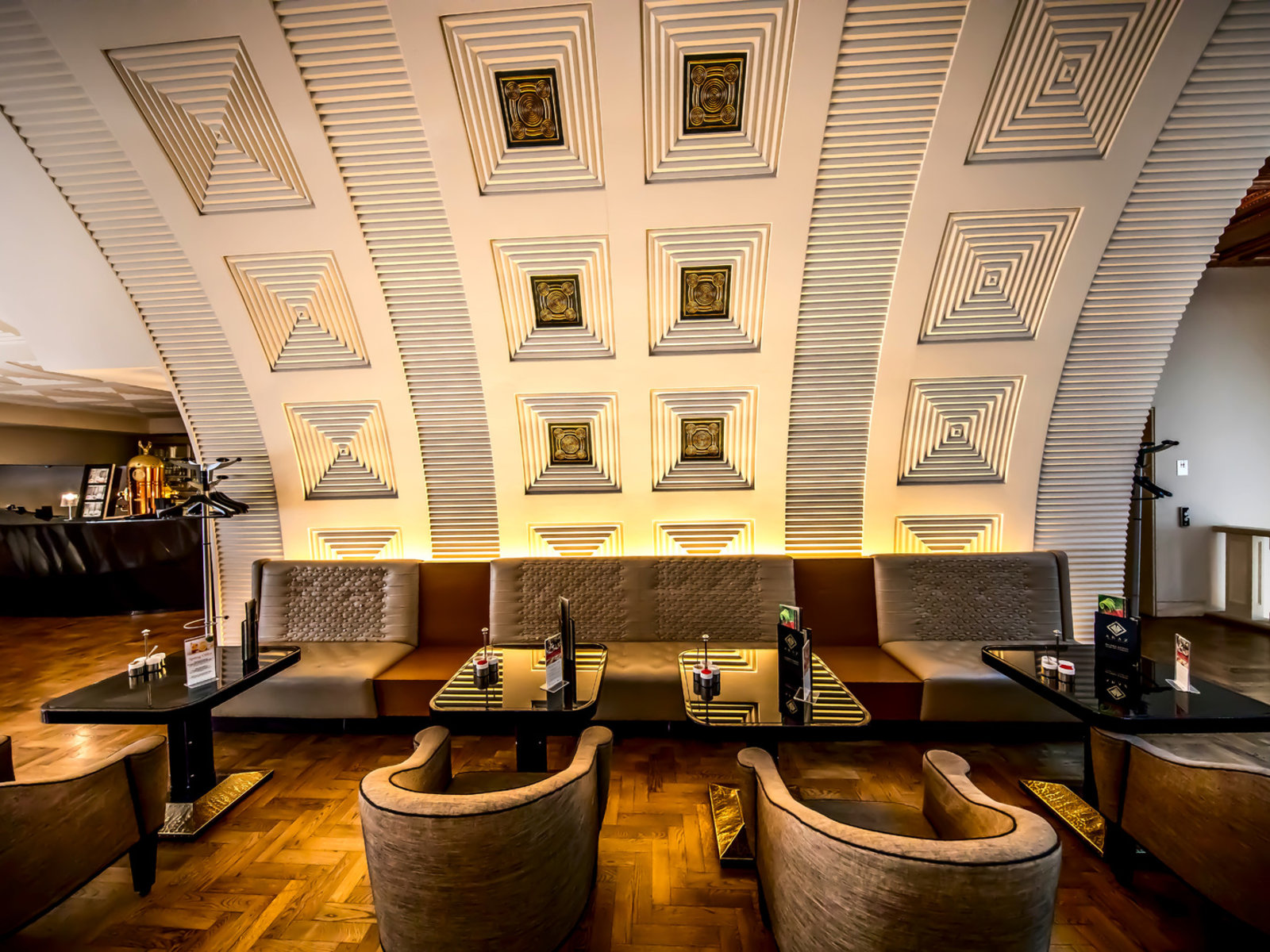 Gallery bar