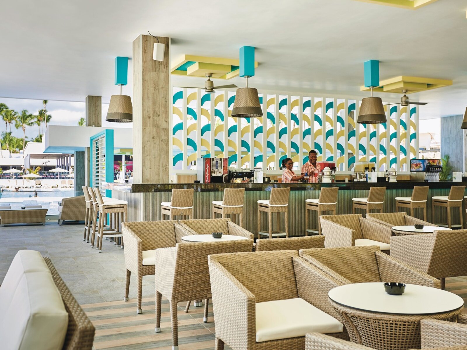 Surfin' mit (Swim-up Bar ab 18 Jahren)