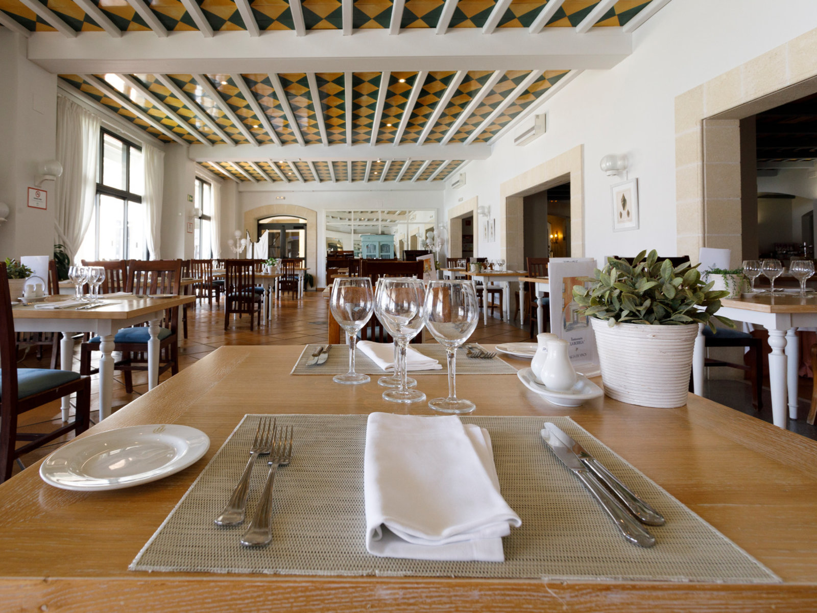 LA BODEGA (je nach Belegung Buffet/Menü)