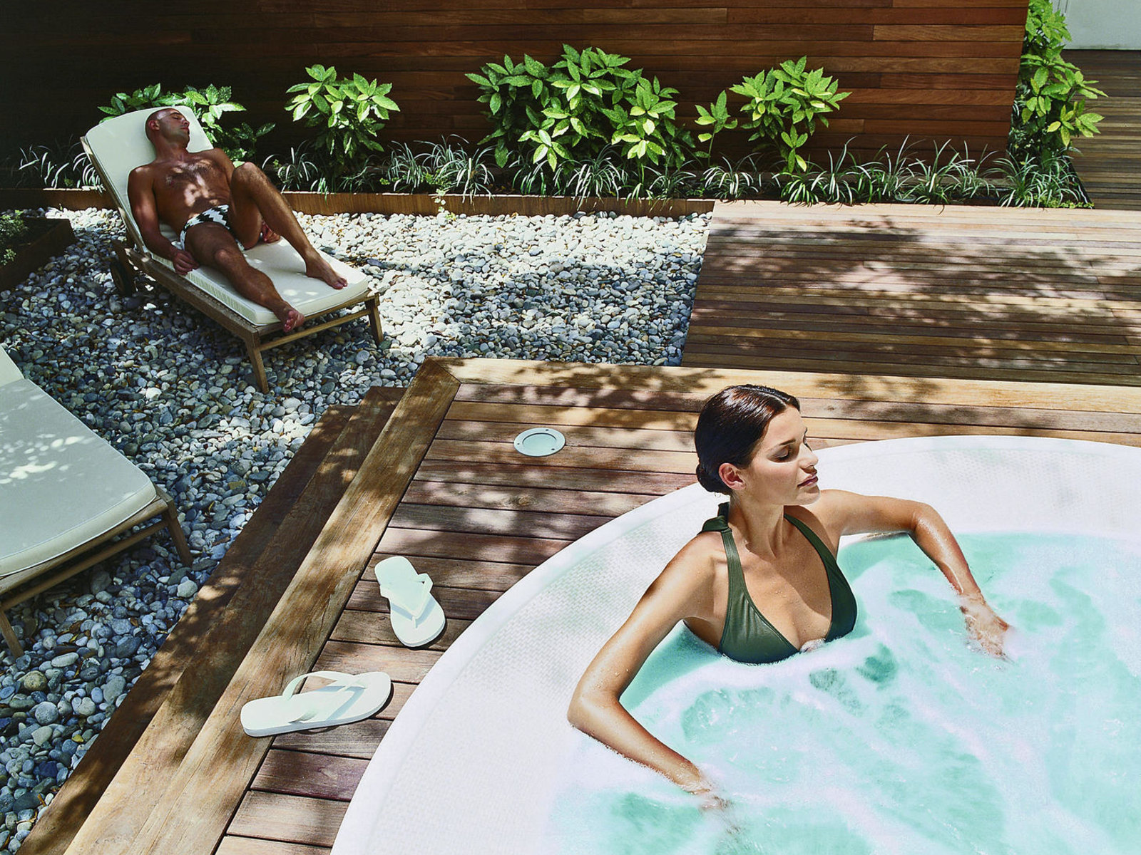 Outdoor whirlpool