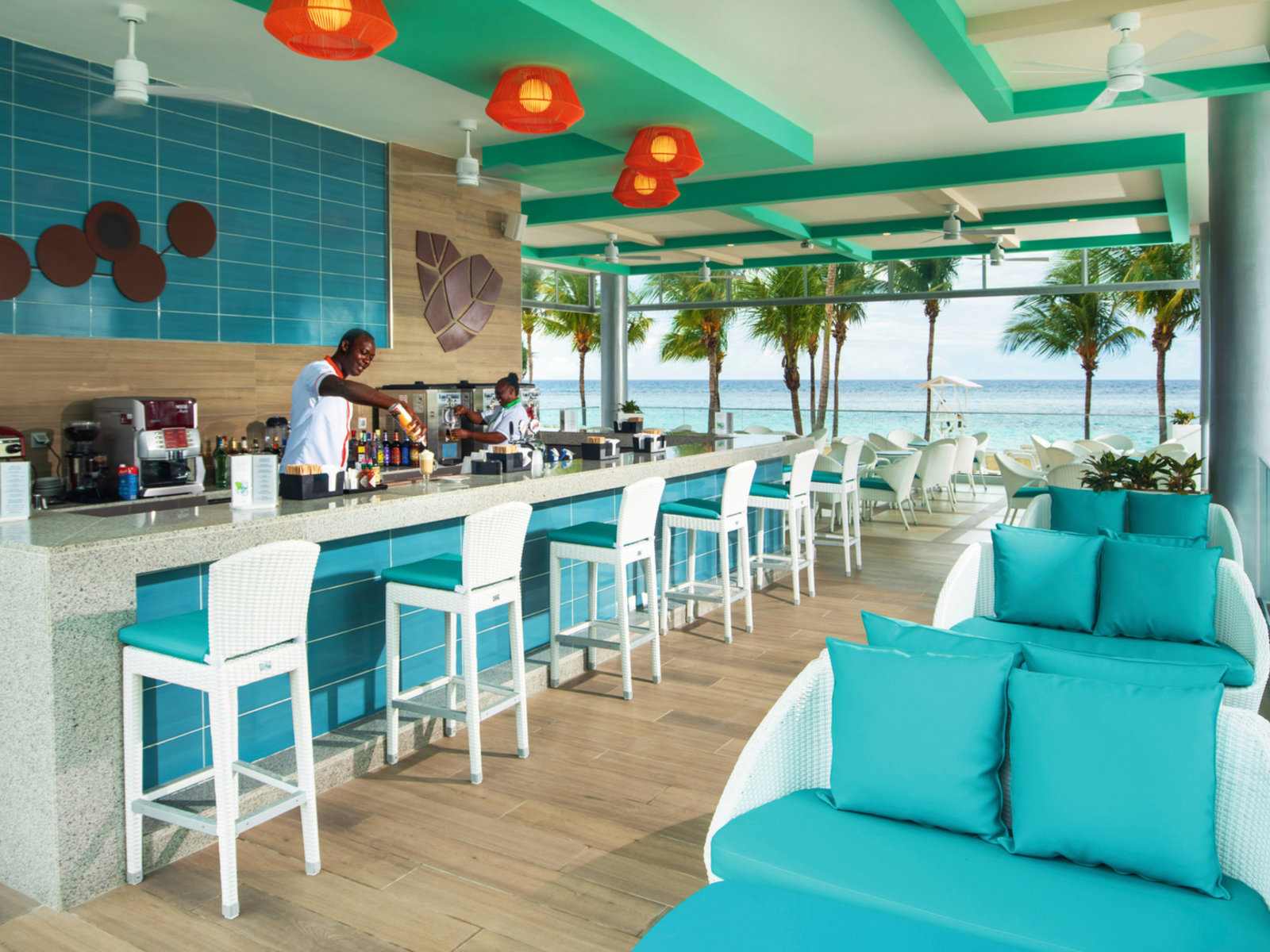 Rastafari mit Swim up Bar