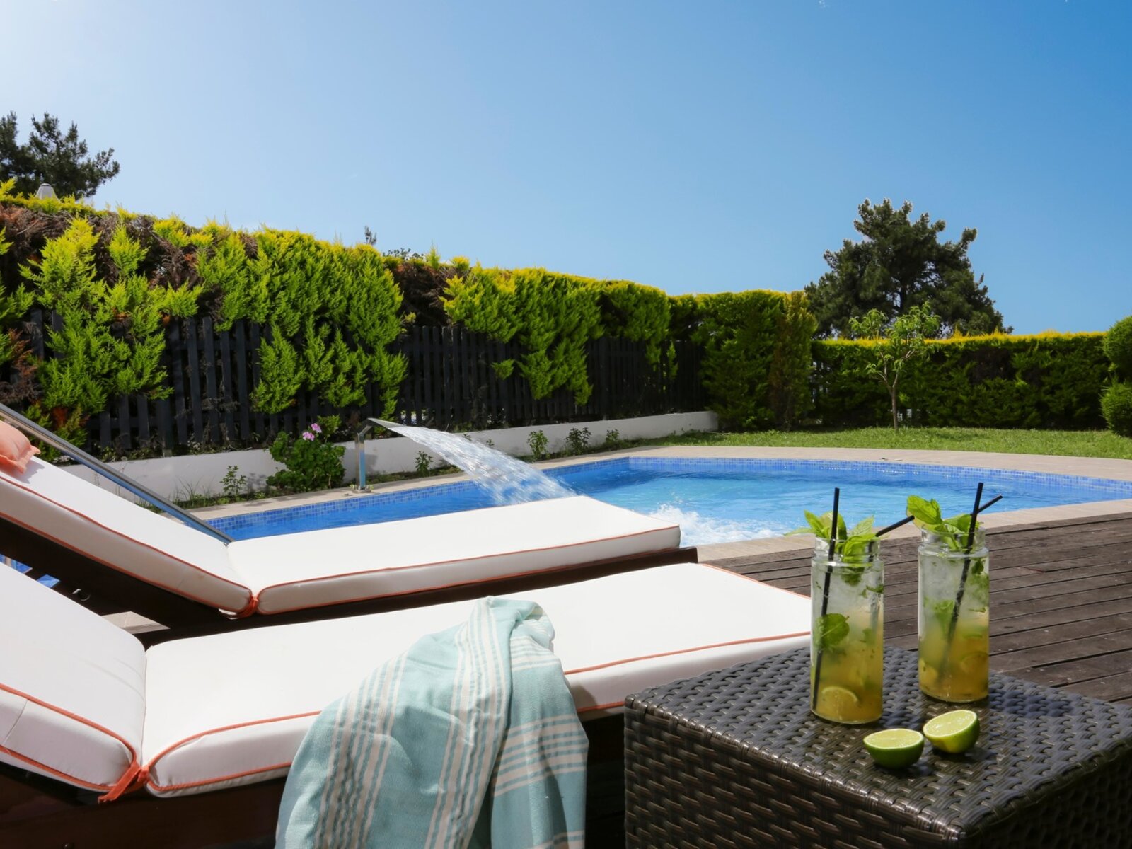 Wohnbeispiel Suite with Private Pool