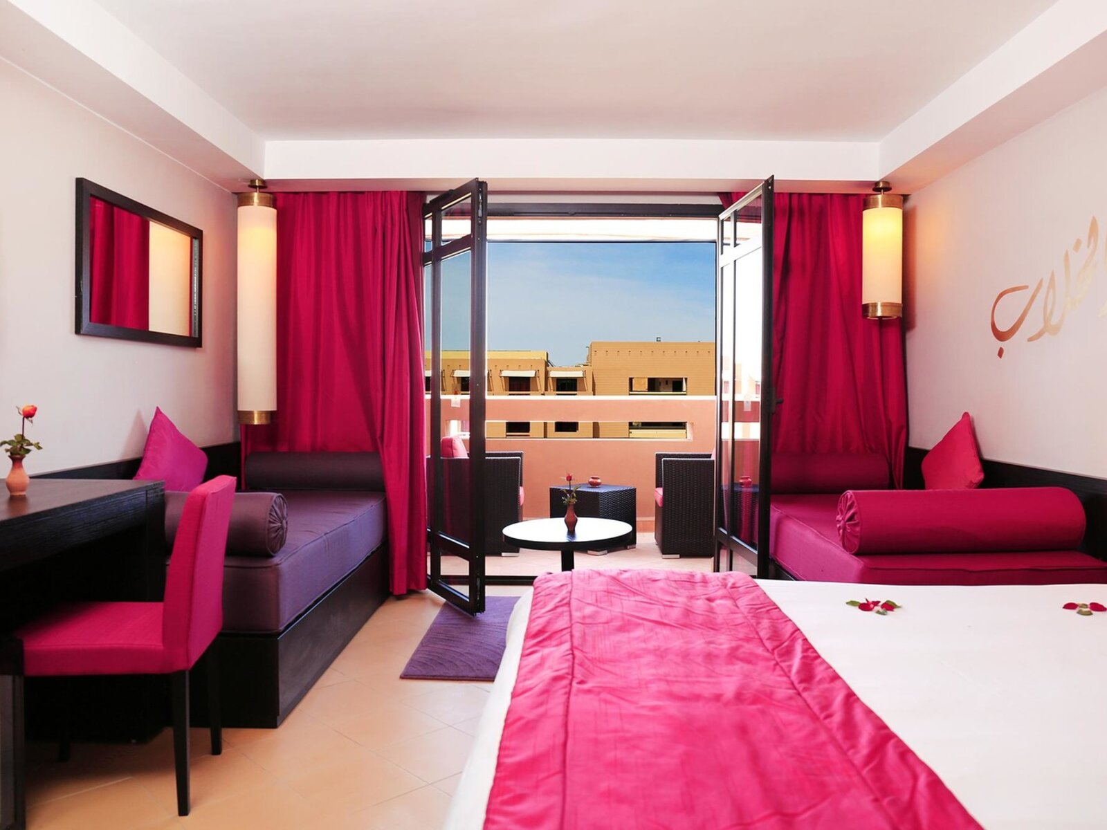 Wohnbeispiel Standard double with 2 extra beds