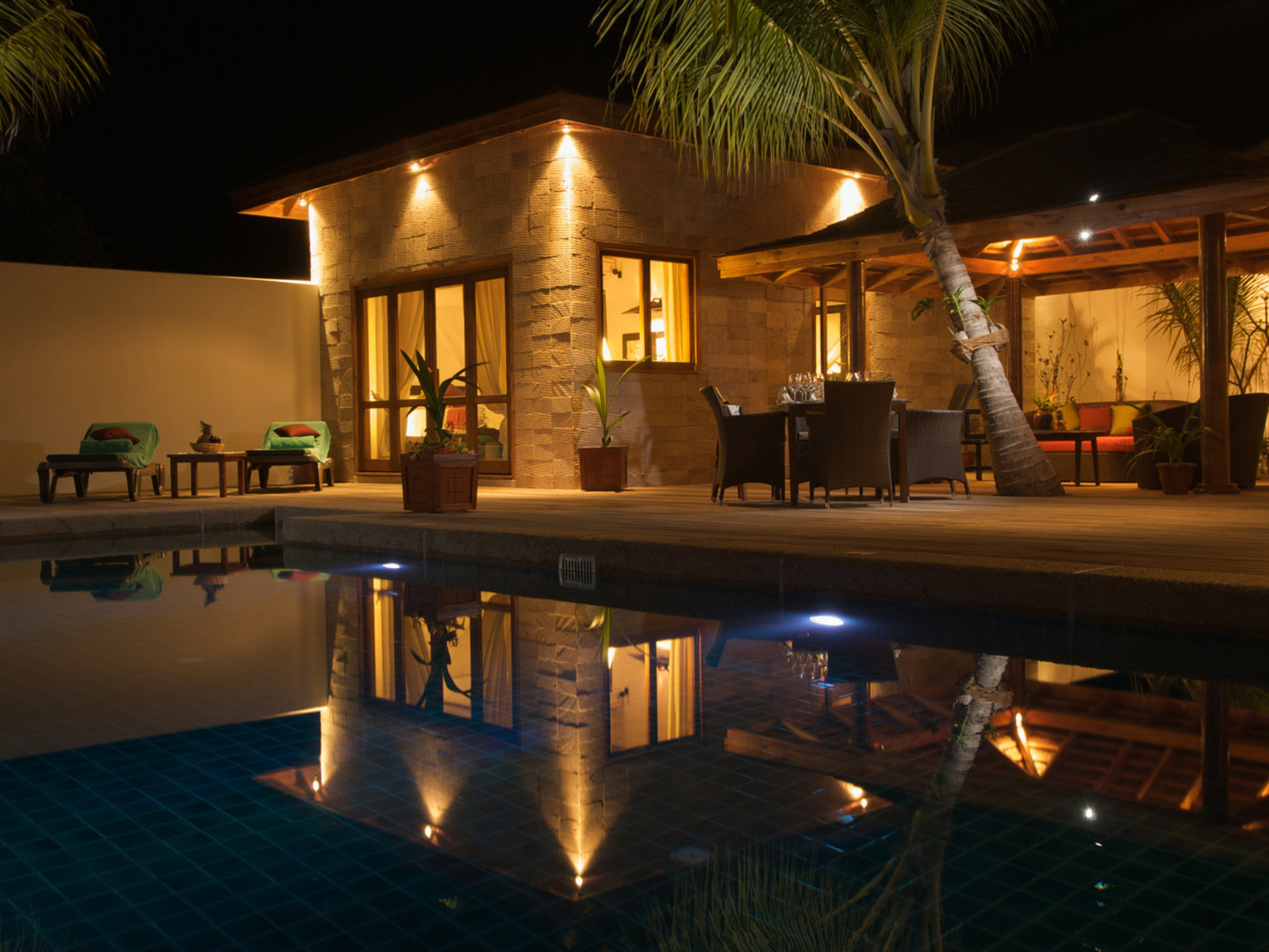 Wohnbeispiel Private Pool Villa Family Suite