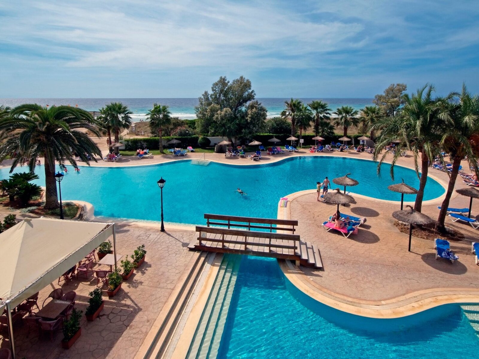 Pool Bar