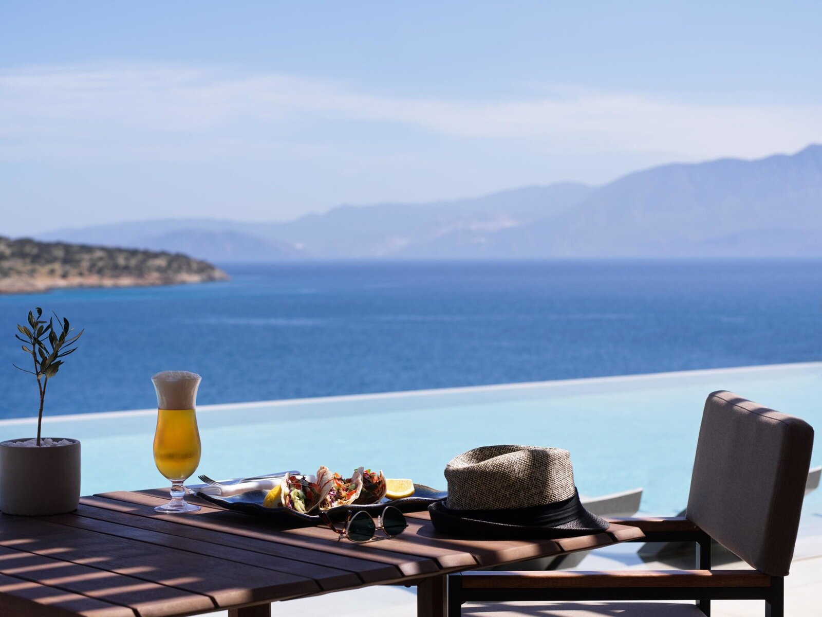 Théa Pool Bar