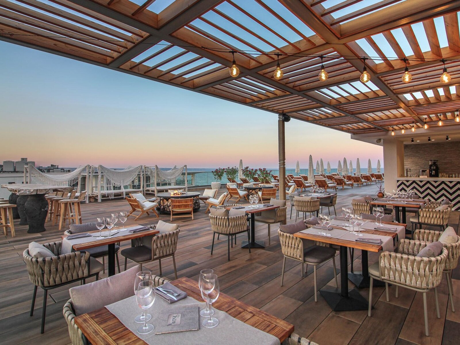 Sky Restaurant at GRIFID Vistamar, ONCE