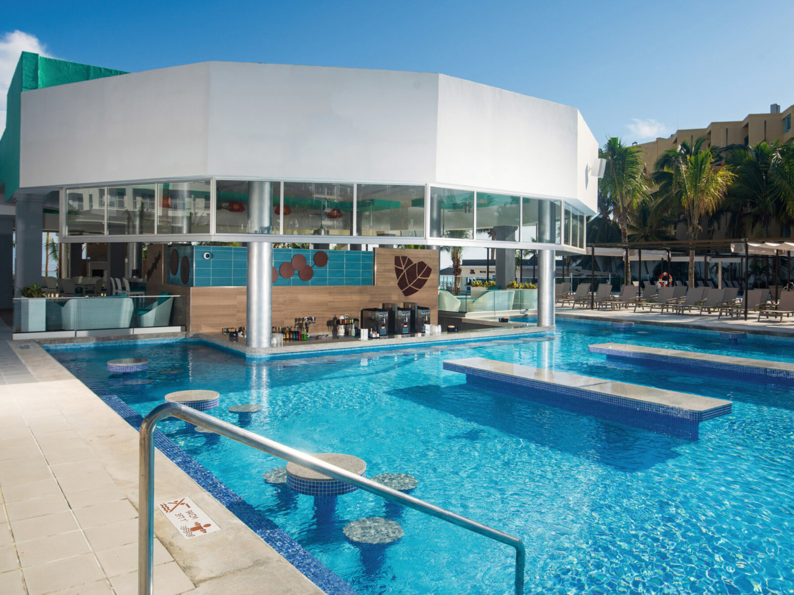 Reggae mit Swim up Bar