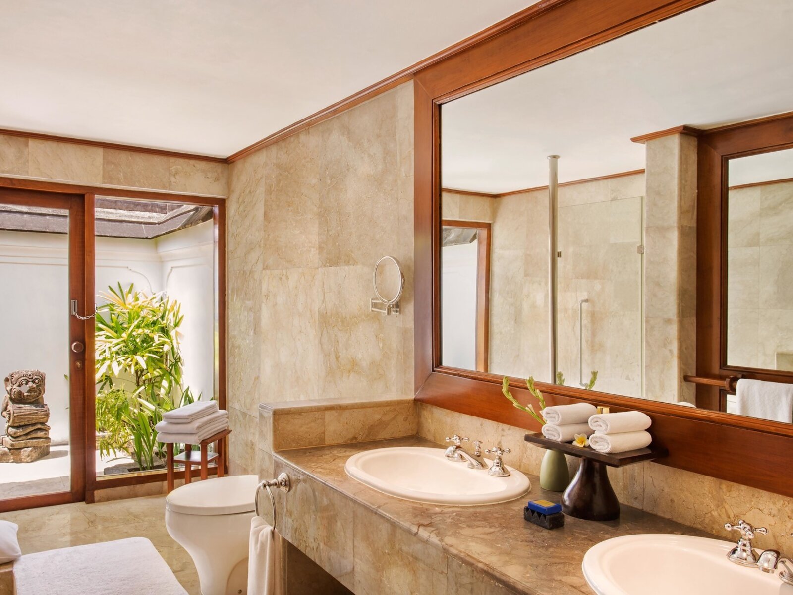 Wohnbeispiel Luxury Lanai Room Partial Ocean View