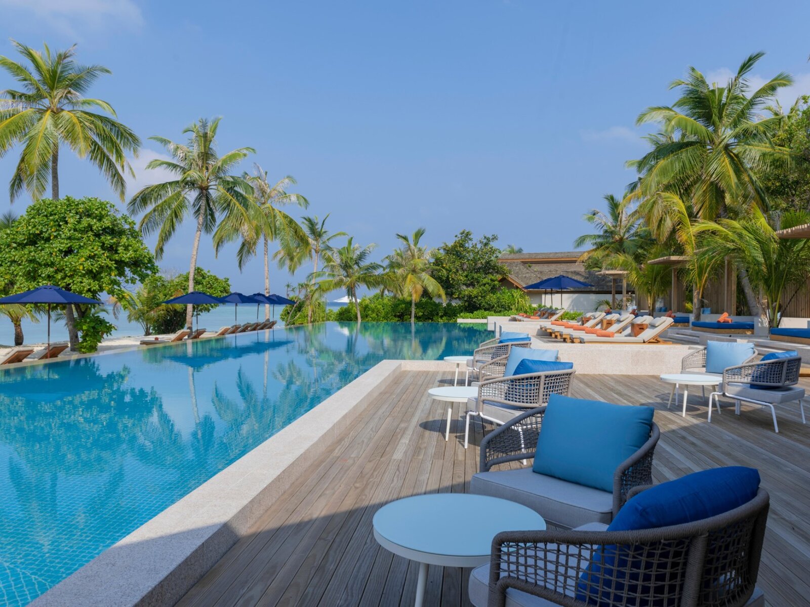 Sunset bar Living & Pool Area