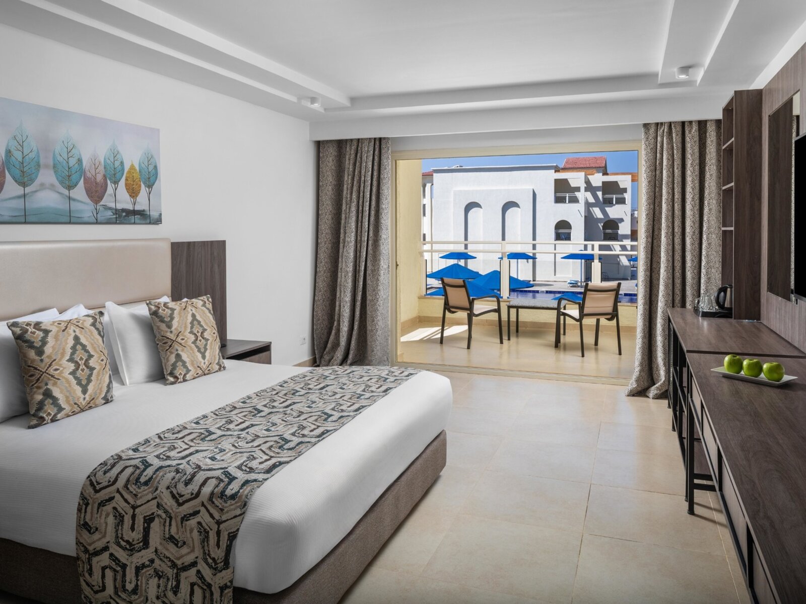 Deluxe Pool View Room