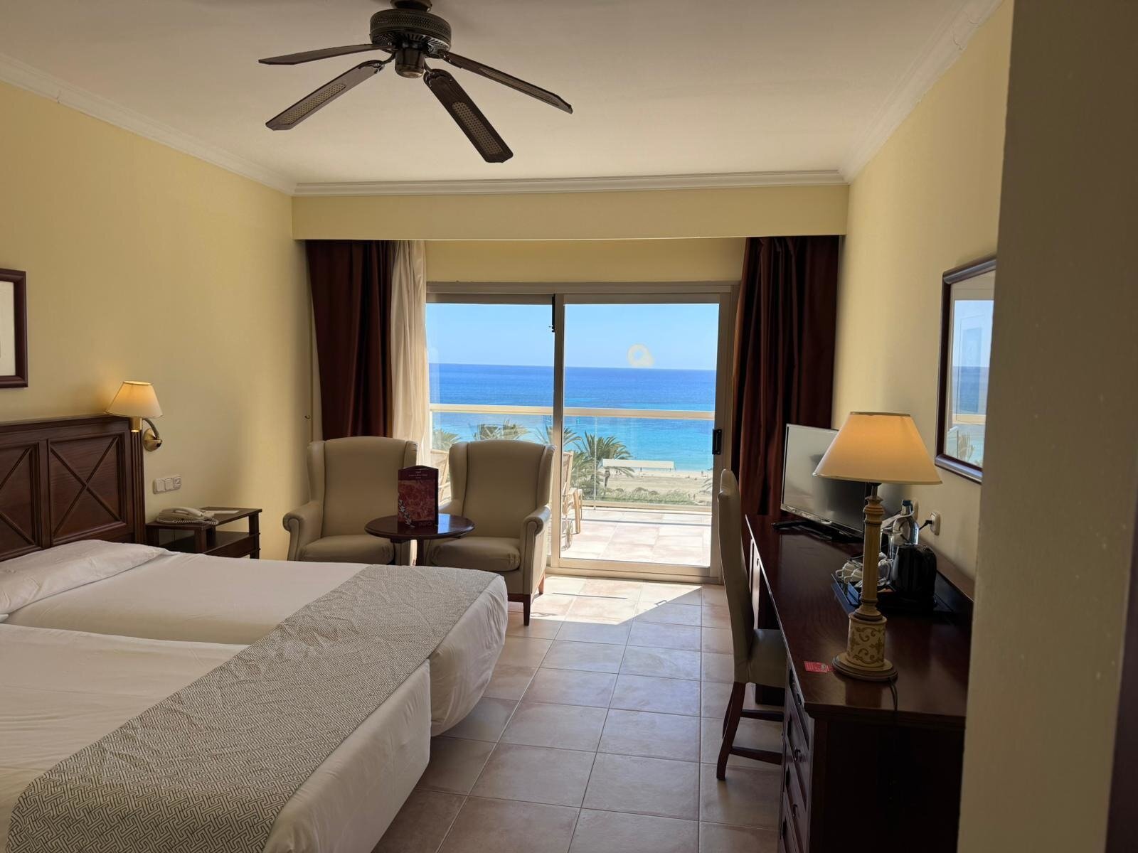 Wohnbeispiel Single with Child Doubleroom Seaview Floors 3 or 7