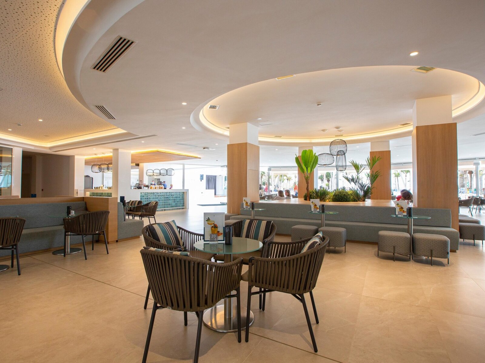 Bar piscina/Salón