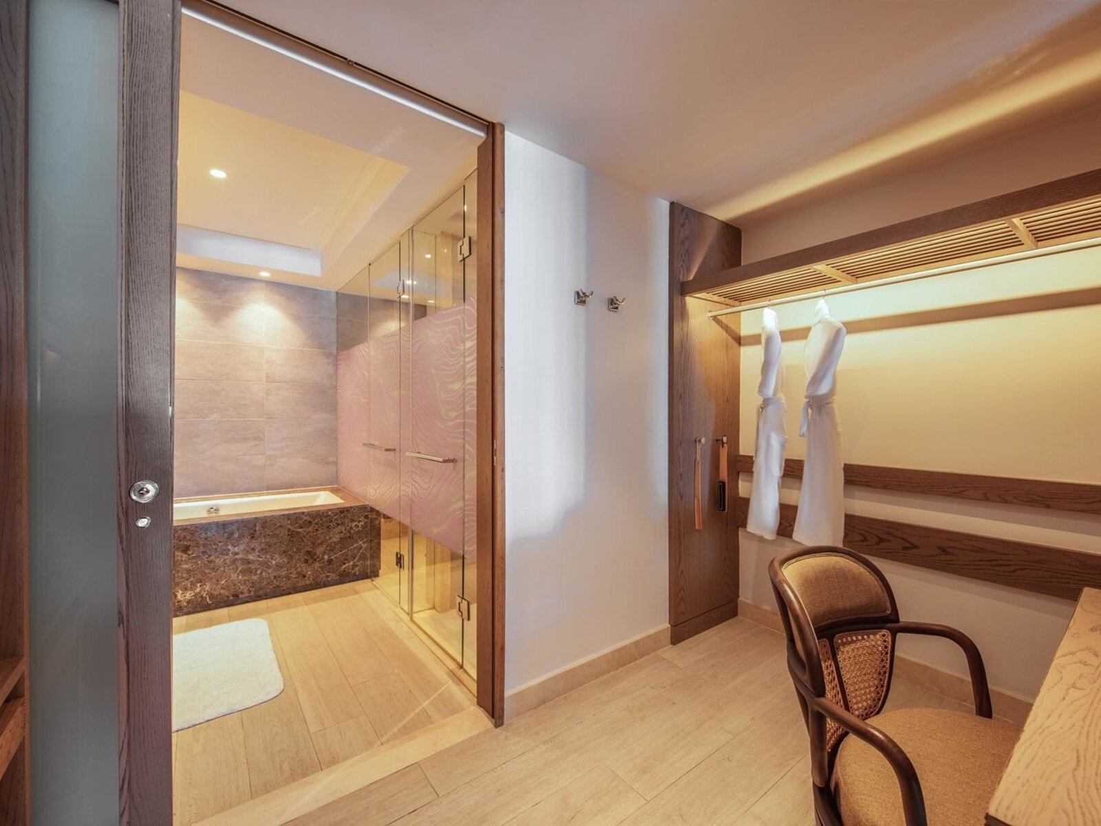 Wohnbeispiel Hibiscus Beachfront Junior Suite