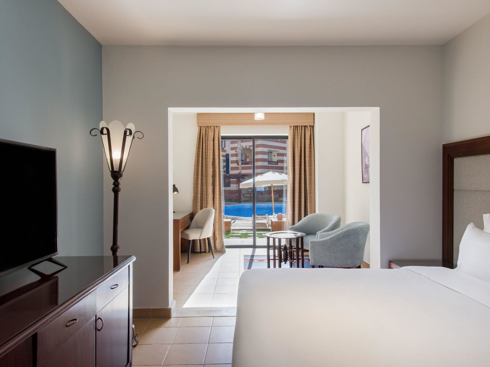 Wohnbeispiel Superior Room (Pool View)