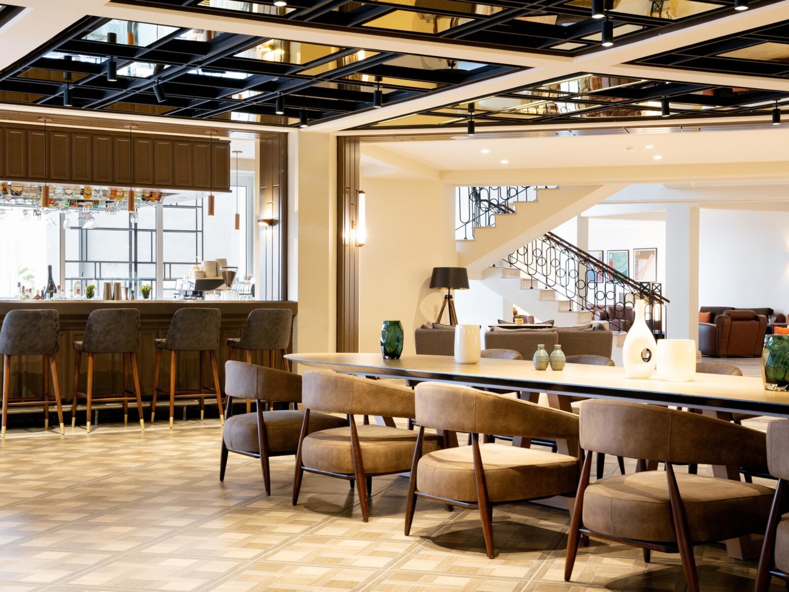 Lounge  Bar- teils gebührenpflichtig