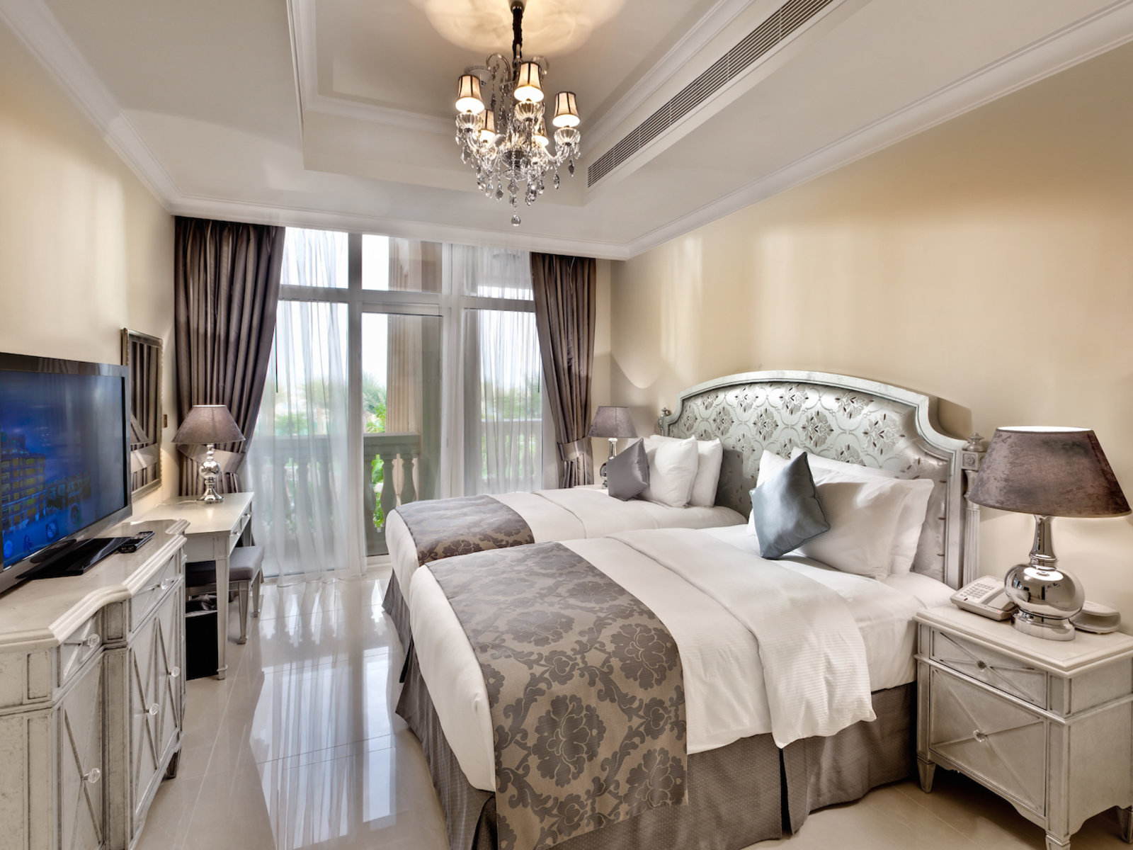 Wohnbeispiel Two Bedroom Family Suite with Private Pool